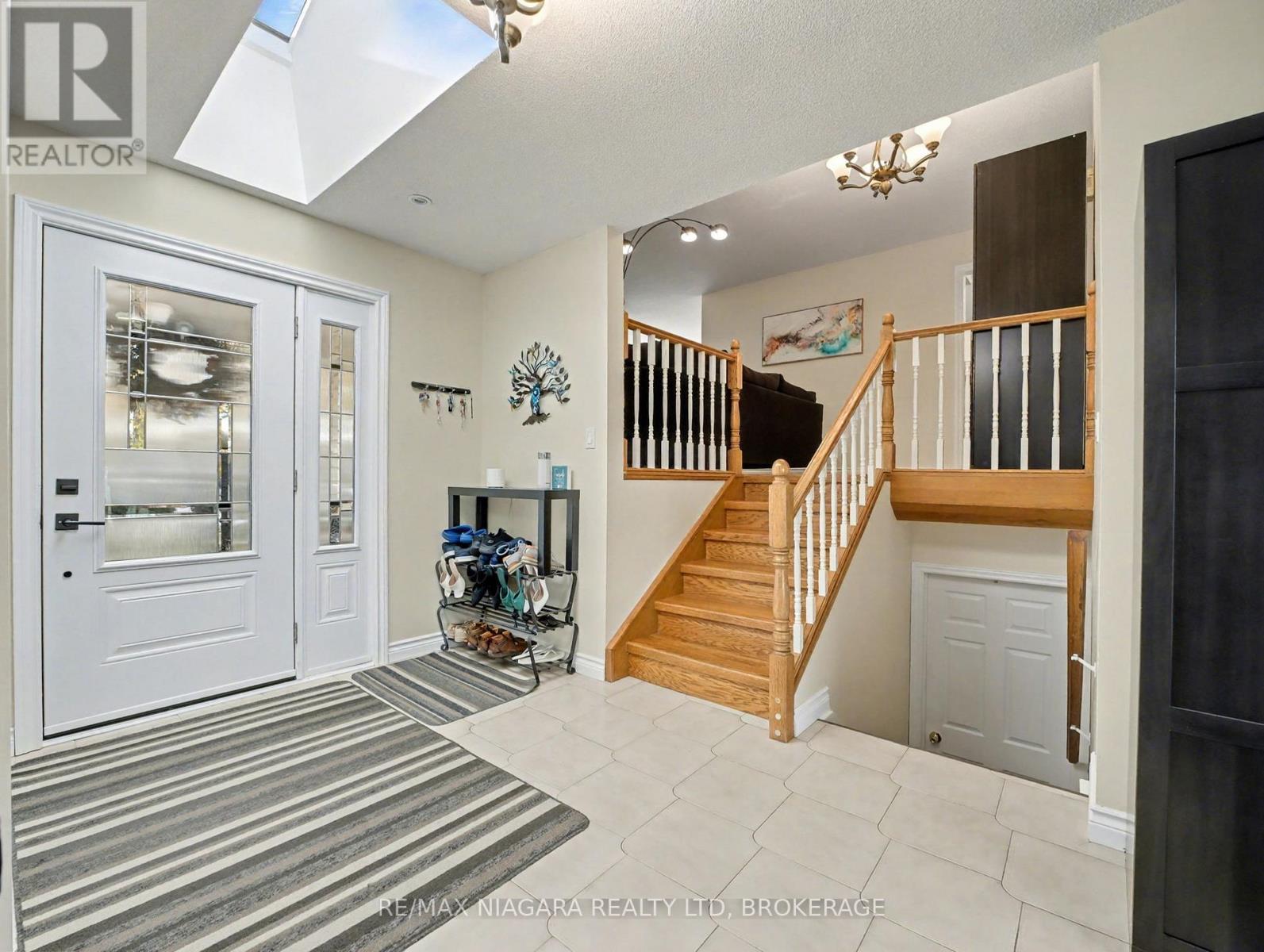 6753 Buckingham Drive, Niagara Falls, Ontario  L2H 2S2 - Photo 4 - X12758696