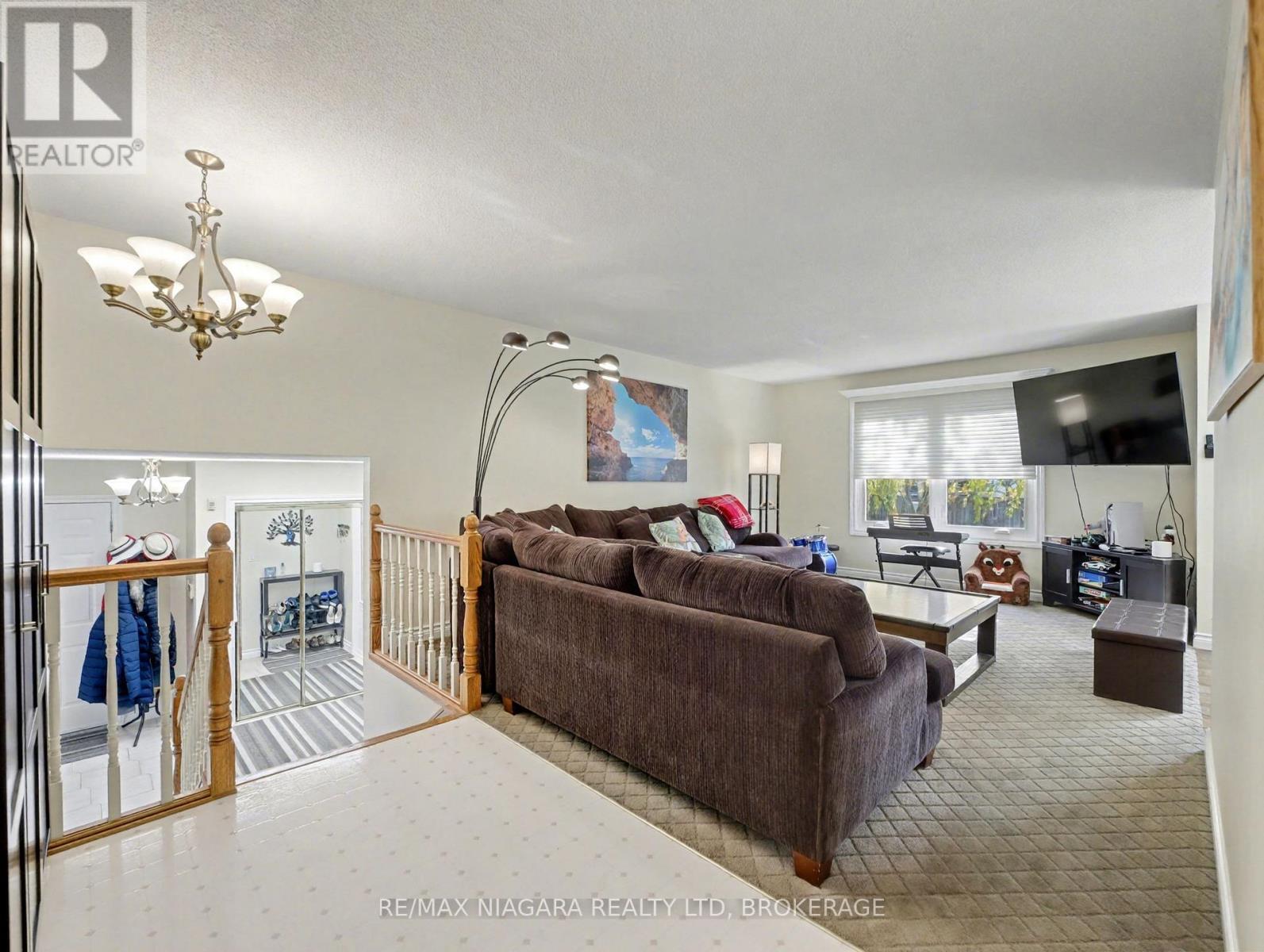 6753 Buckingham Drive, Niagara Falls, Ontario  L2H 2S2 - Photo 5 - X12758696