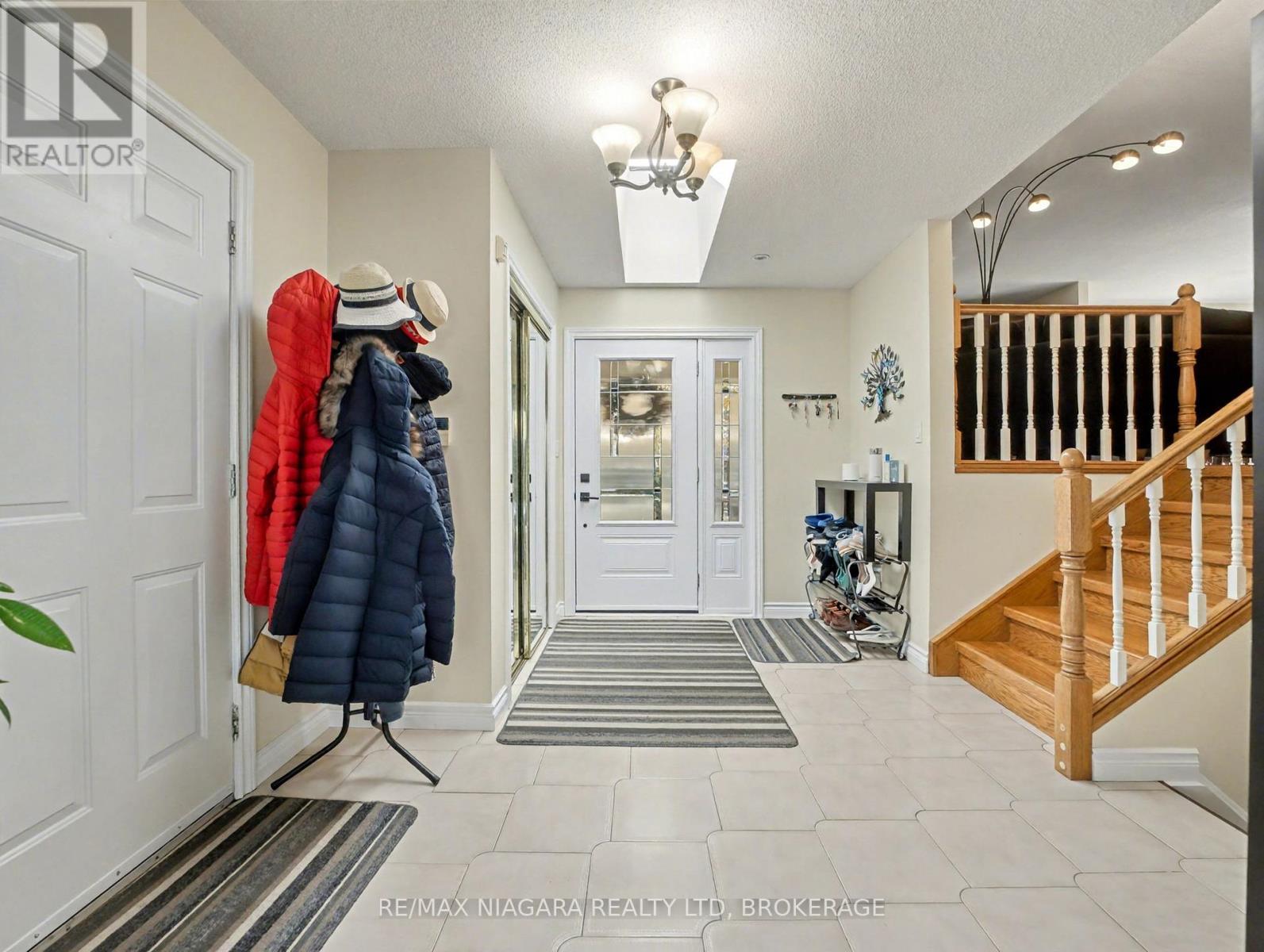 6753 Buckingham Drive, Niagara Falls, Ontario  L2H 2S2 - Photo 3 - X12758696