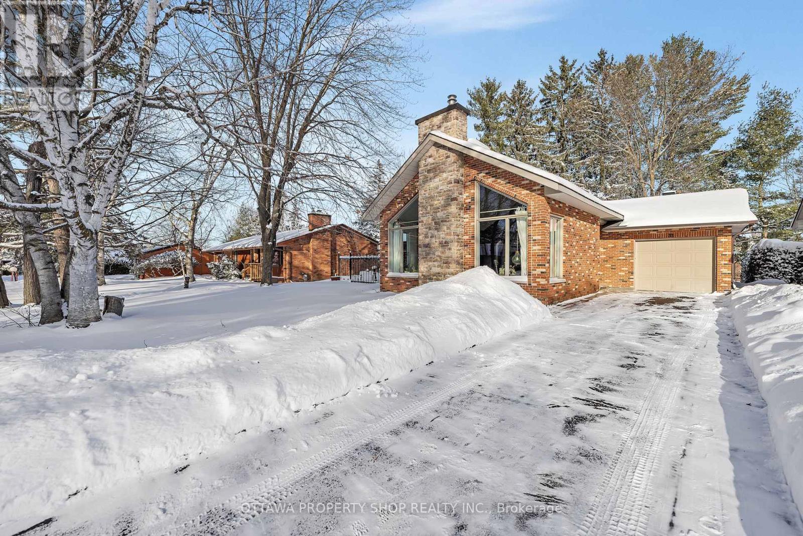 33 Rutherford Crescent, Ottawa, Ontario  K2K 1N1 - Photo 2 - X12759190