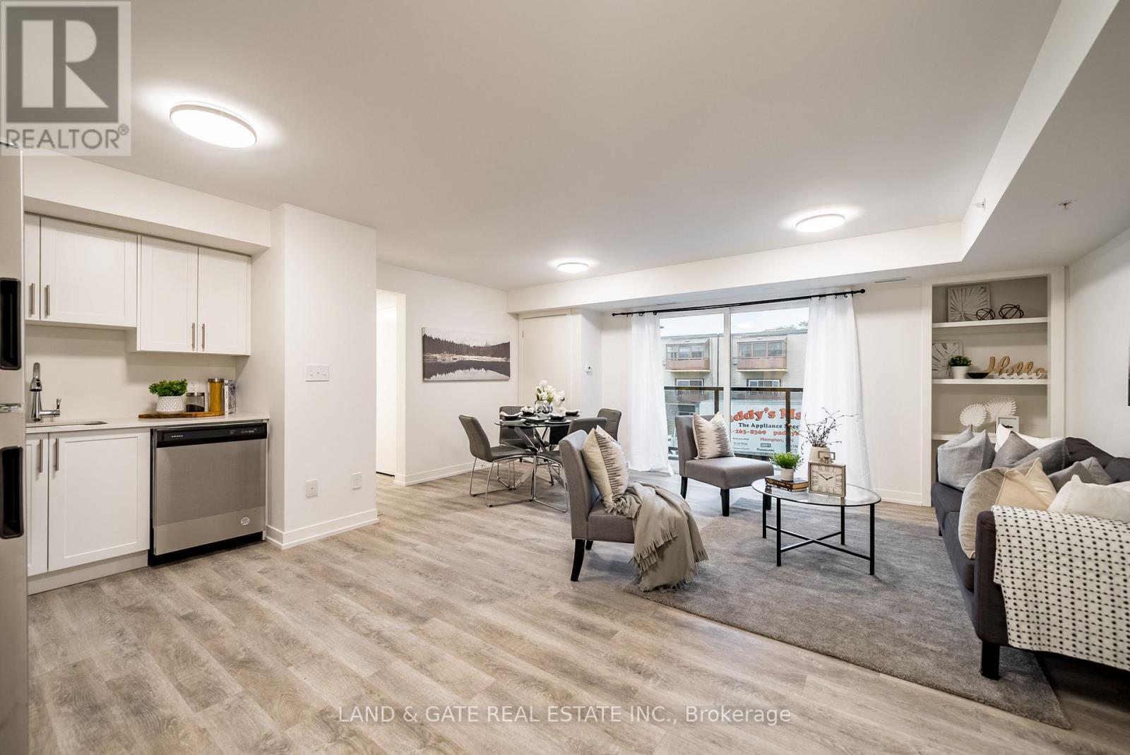 401 - 976 Simcoe Street N, Oshawa, Ontario  L1G 4W4 - Photo 1 - E12759150