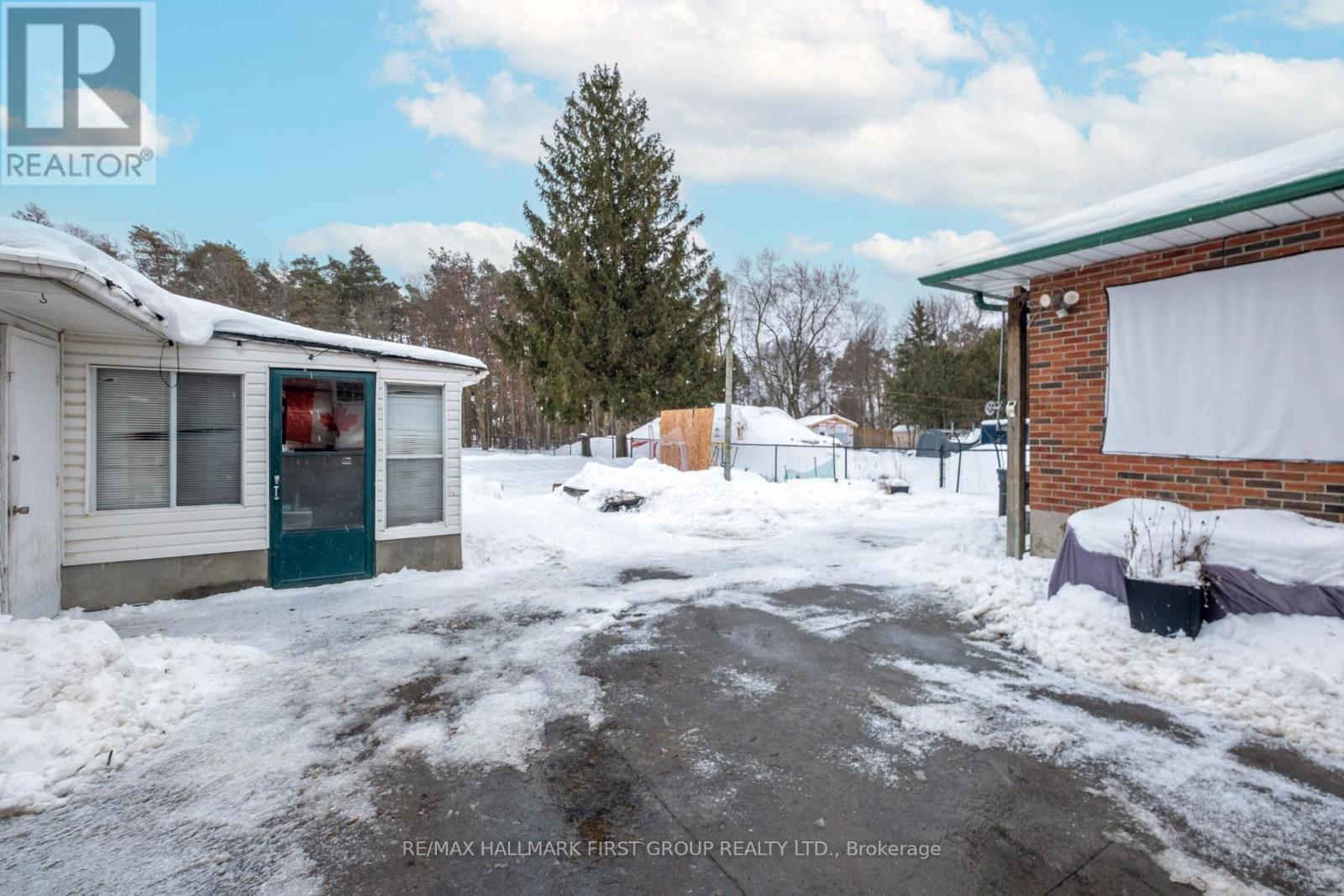 23 Eastwood Avenue, Oshawa, Ontario  L1G 3Y5 - Photo 4 - E12759180