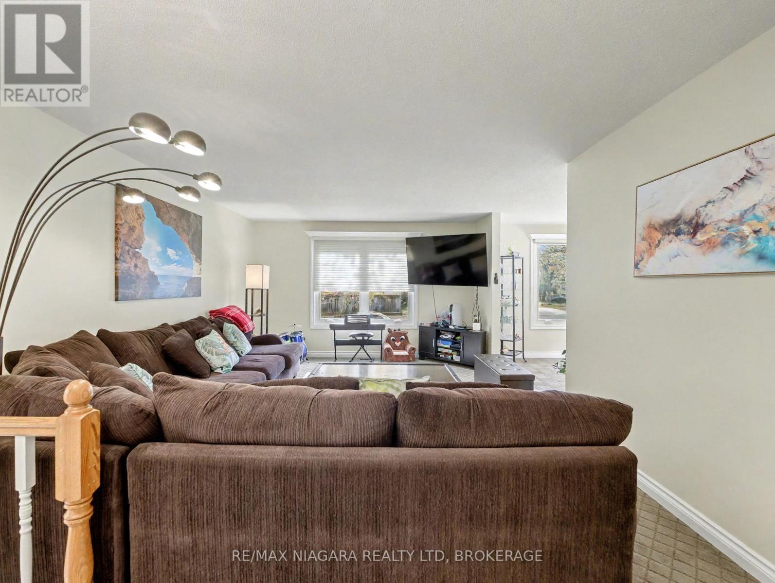 6753 Buckingham Drive, Niagara Falls, Ontario  L2H 2S2 - Photo 6 - X12758696