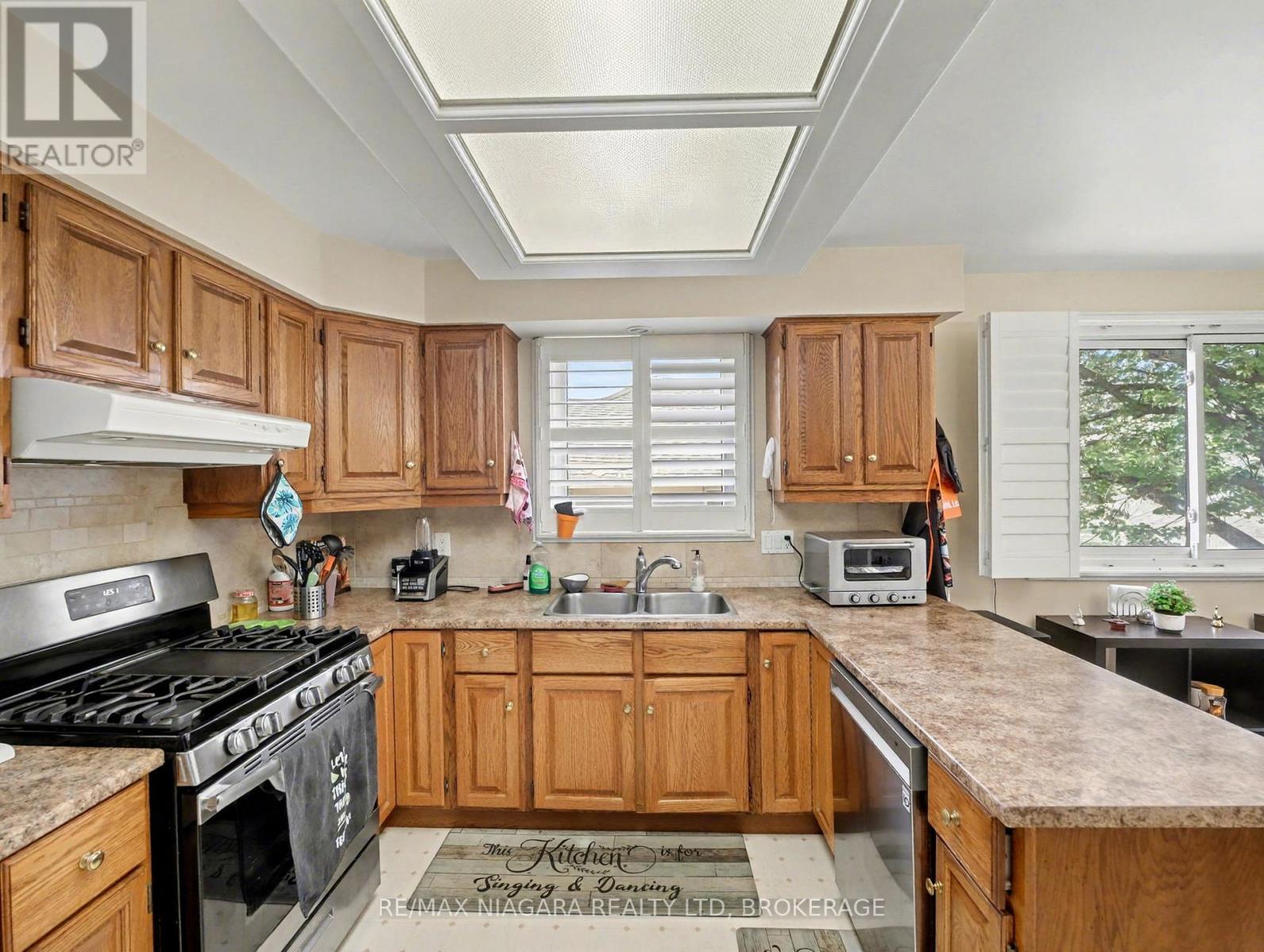 6753 Buckingham Drive, Niagara Falls, Ontario  L2H 2S2 - Photo 14 - X12758696