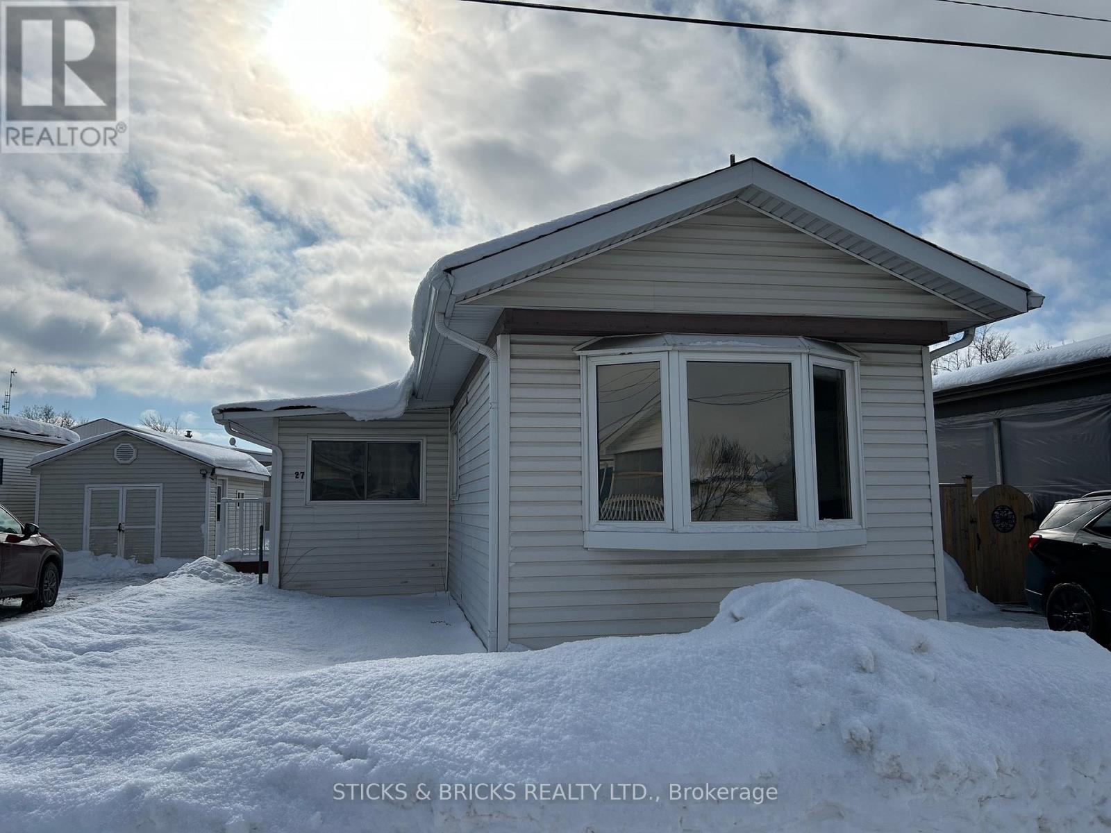 27 - 2175 Mewburn Road, Niagara Falls, Ontario  L2J 0A6 - Photo 1 - X12758940