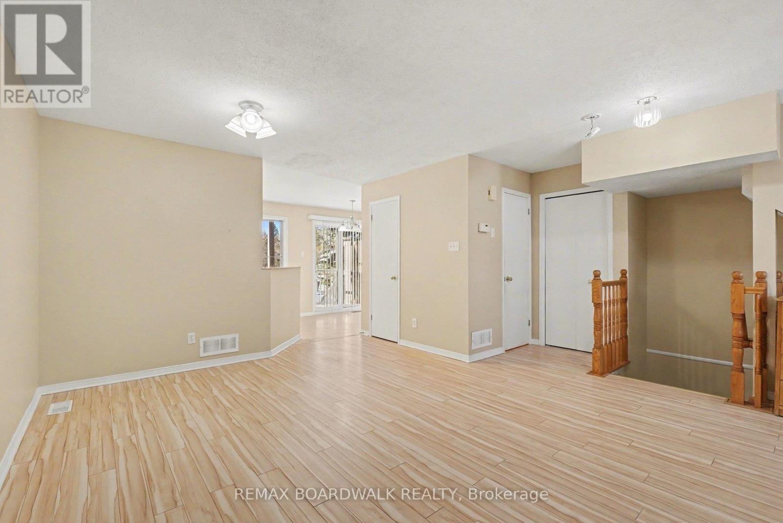 6 Briston Private, Ottawa, Ontario  K1G 5P5 - Photo 5 - X12759196