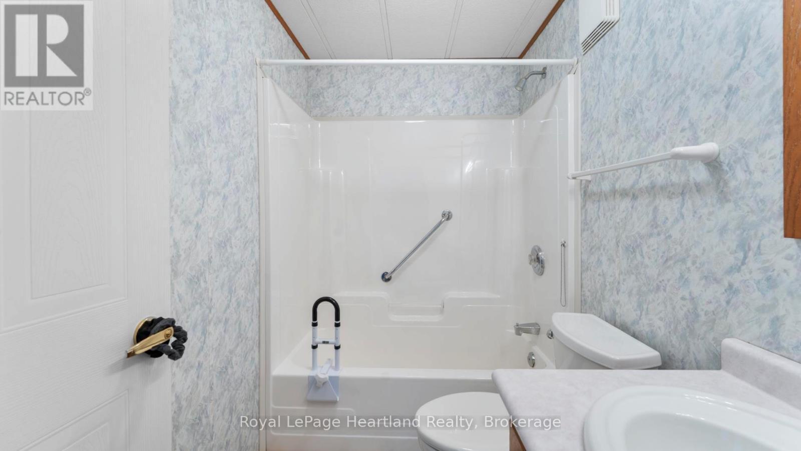 65 Cherokee Lane, Ashfield-Colborne-Wawanosh, Ontario  N7A 3Y2 - Photo 18 - X12758642