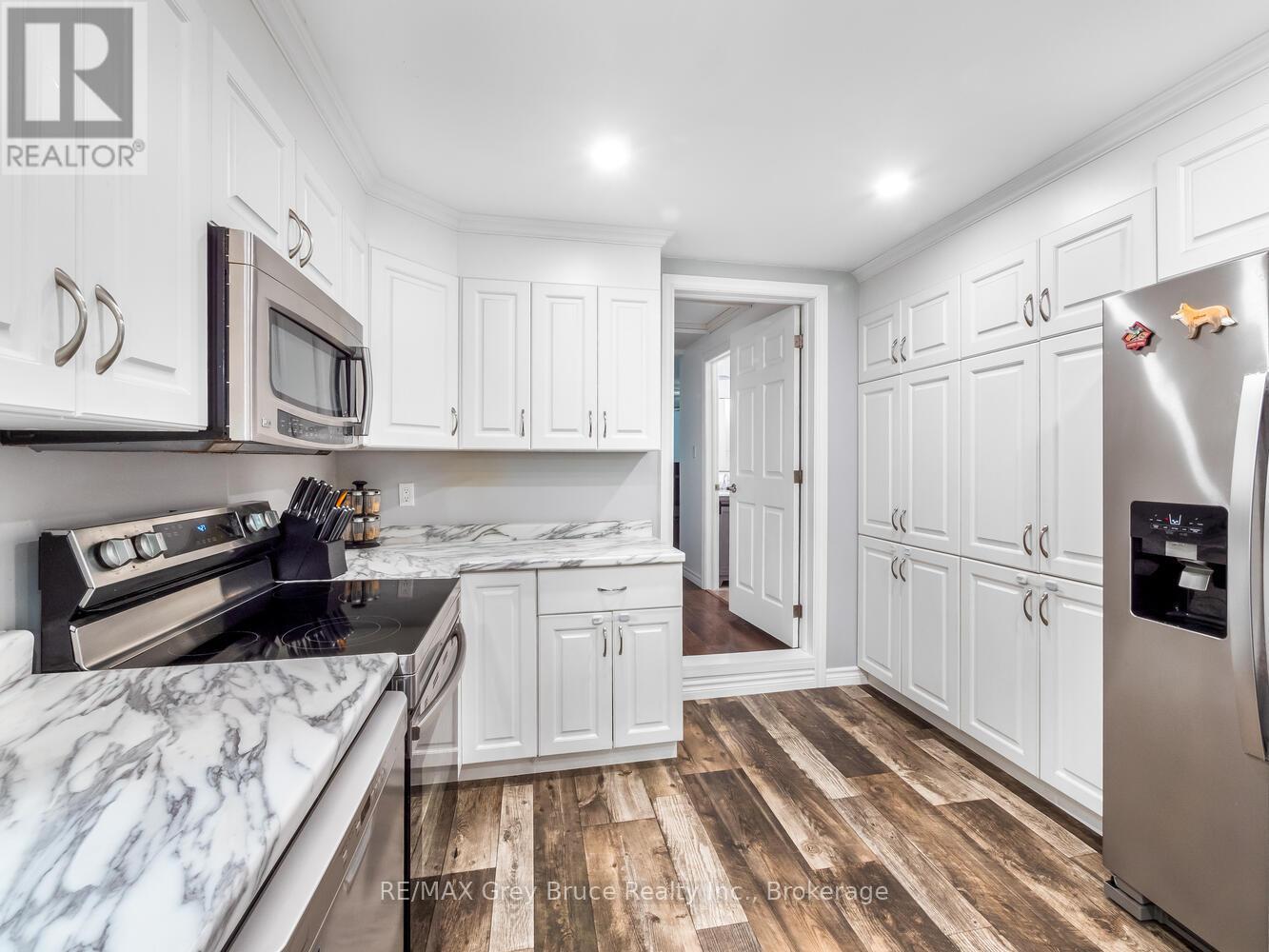 217 Kings Crescent, South Bruce Peninsula, Ontario  N0H 2T0 - Photo 10 - X12758678