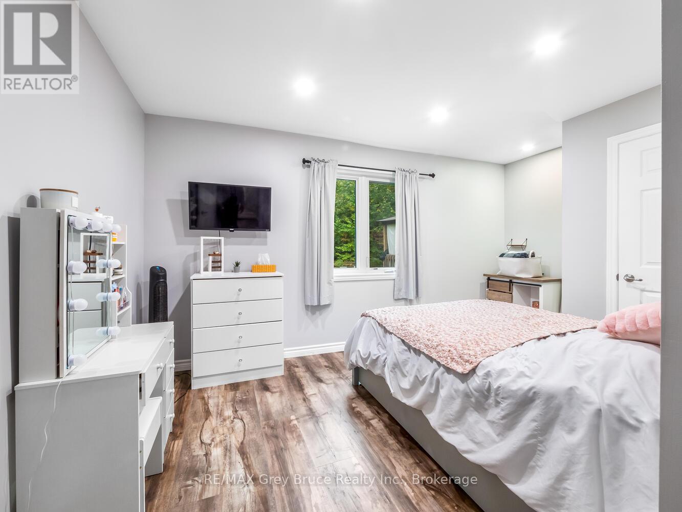 217 Kings Crescent, South Bruce Peninsula, Ontario  N0H 2T0 - Photo 17 - X12758678