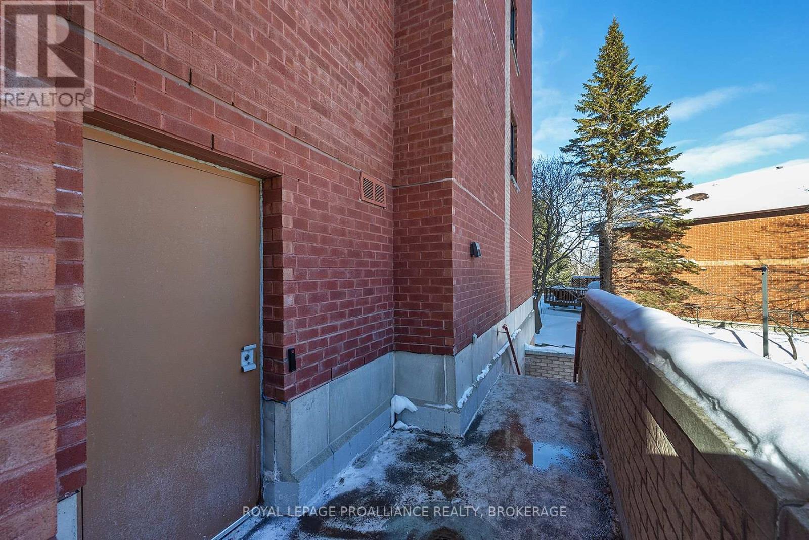 702 - 675 Davis Drive, Kingston, Ontario  K7M 8L5 - Photo 5 - X12759240