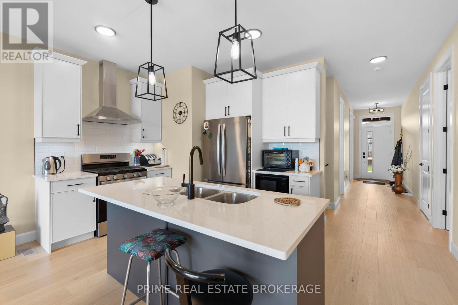 3 - 106 Coastal Crescent, Lambton Shores, Ontario  N0M 1T0 - Photo 11 - X12416005