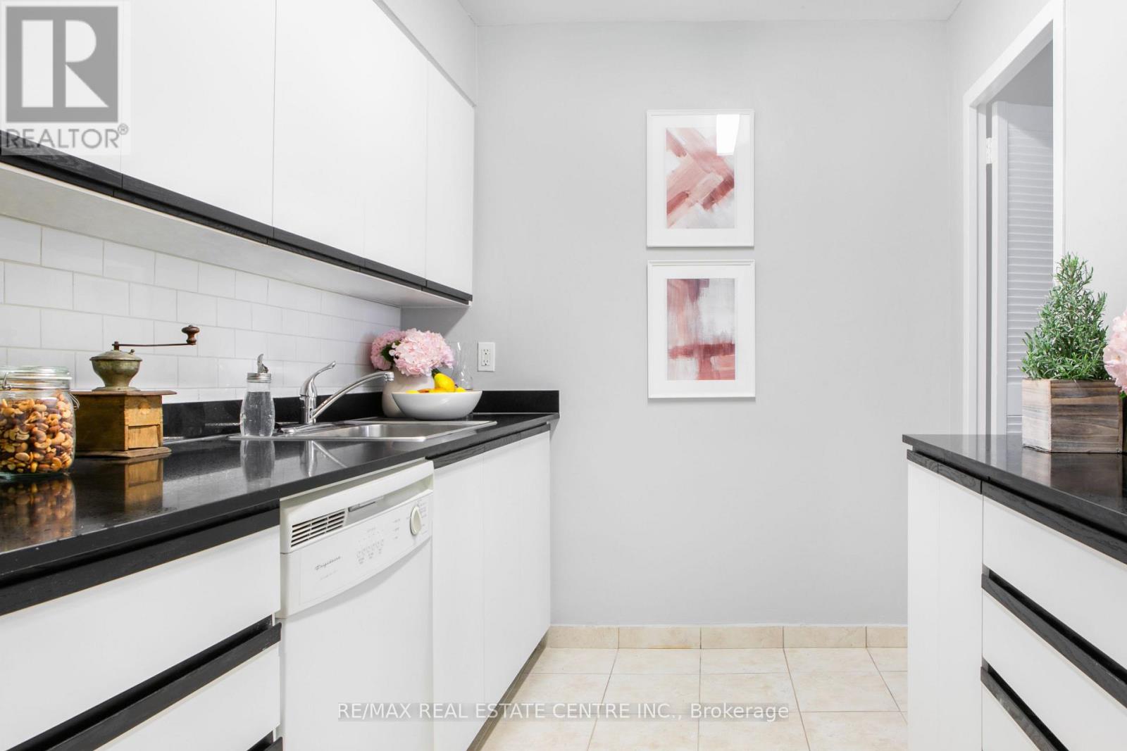 1009 - 100 Graydon Hall Drive, Toronto (Parkwoods-Donalda), Ontario  M3A 3A8 - Photo 13 - C12754388