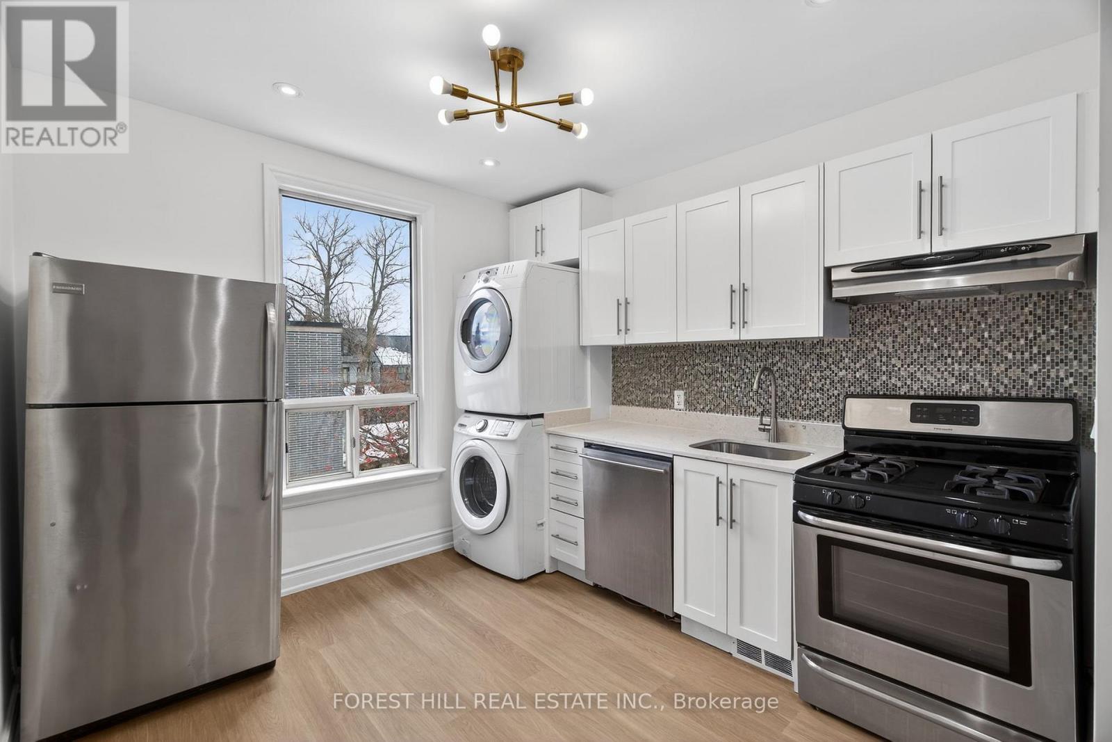 2nd Floor - 7 Ellsworth Avenue, Toronto, Ontario  M6G 2K4 - Photo 6 - C12753406
