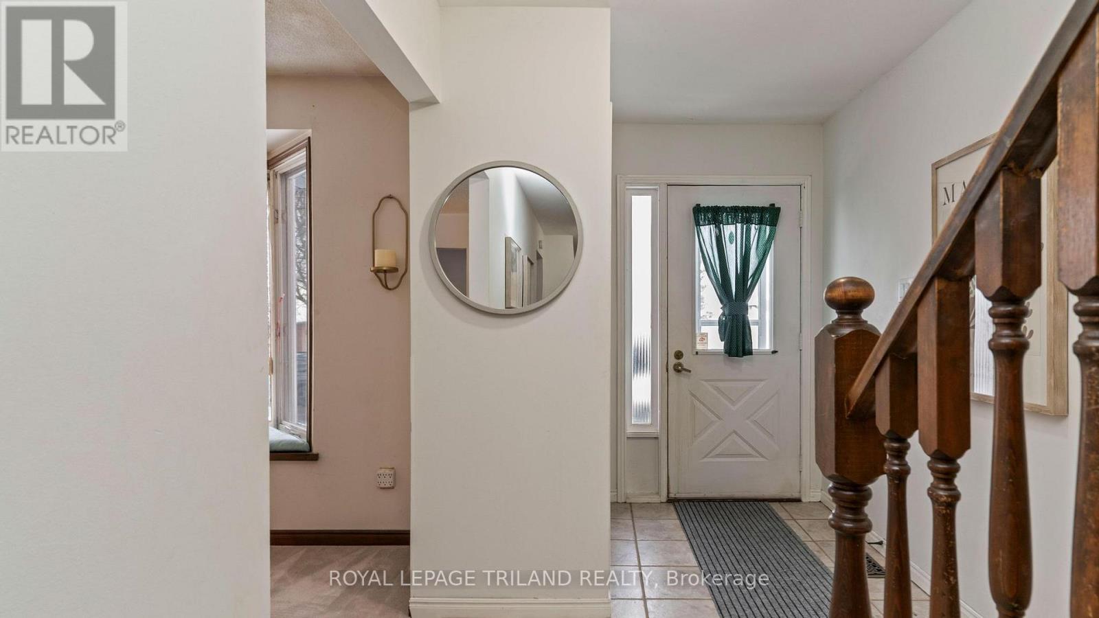 535 Grand View Avenue, London South, Ontario  N6K 3E8 - Photo 2 - X12755356