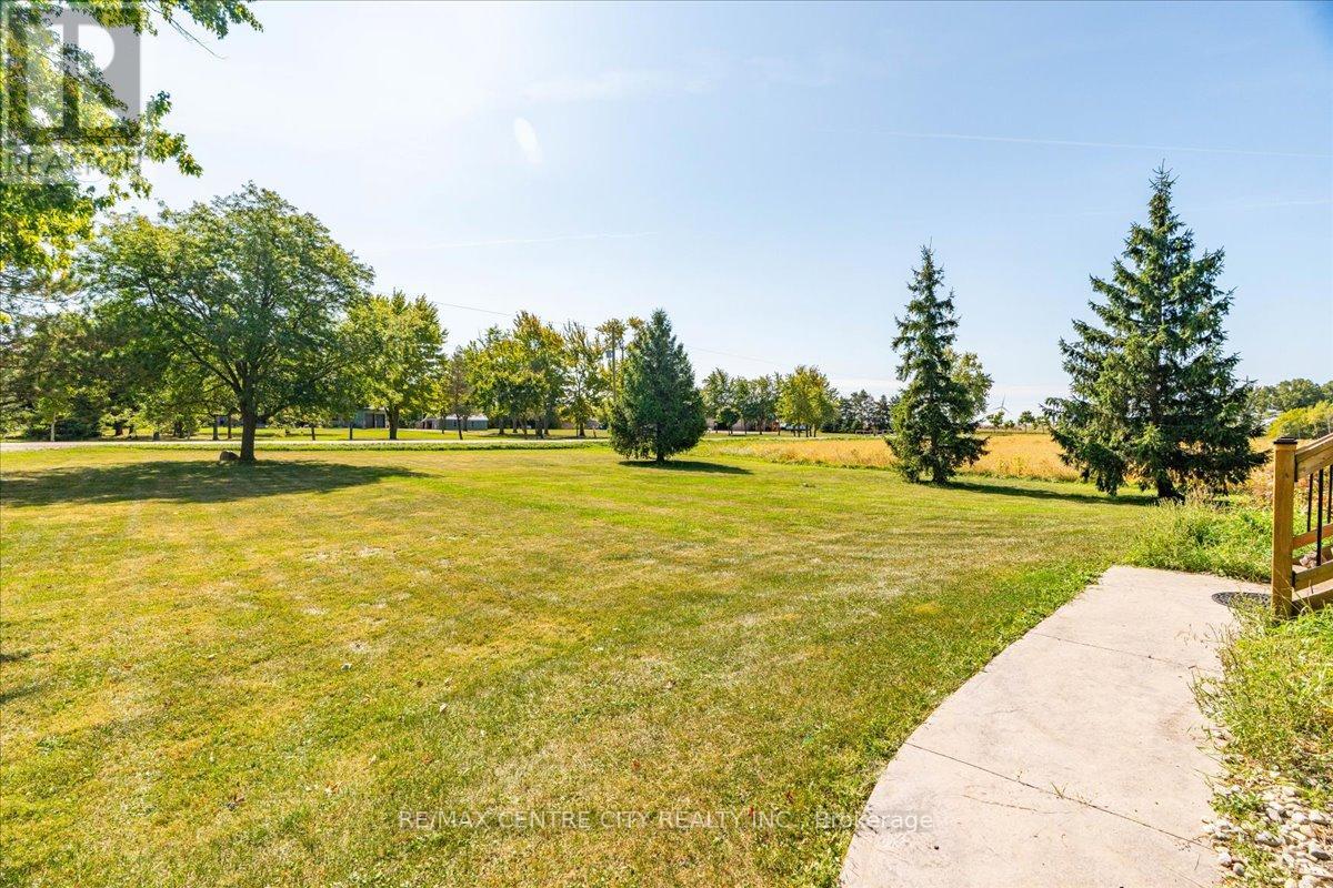 9516 Argyle Street E, North Middlesex, Ontario  N0M 1A0 - Photo 12 - X12757200