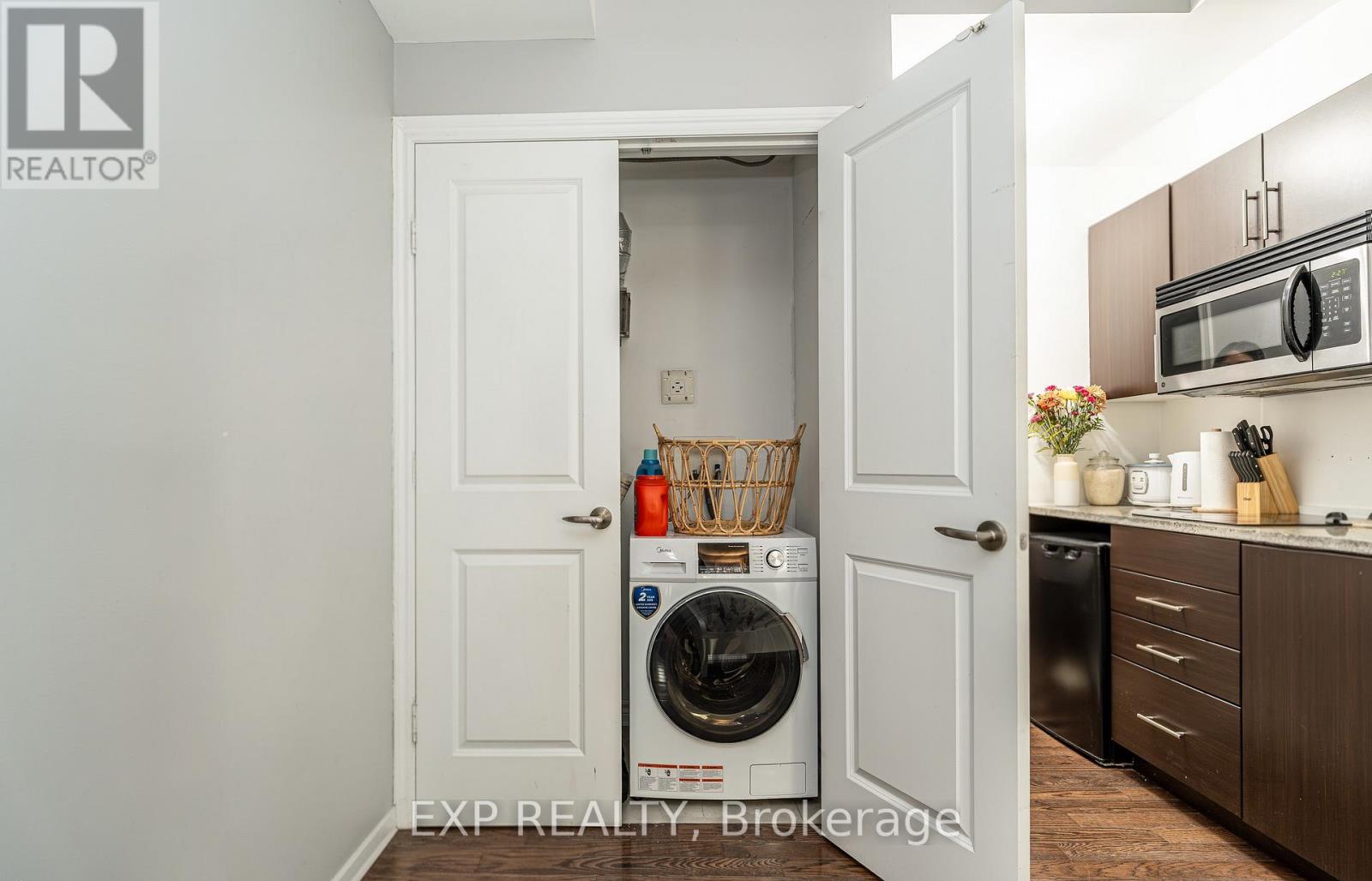 104 - 429 Kent Street W, Ottawa, Ontario  K2P 1B5 - Photo 9 - X12751746