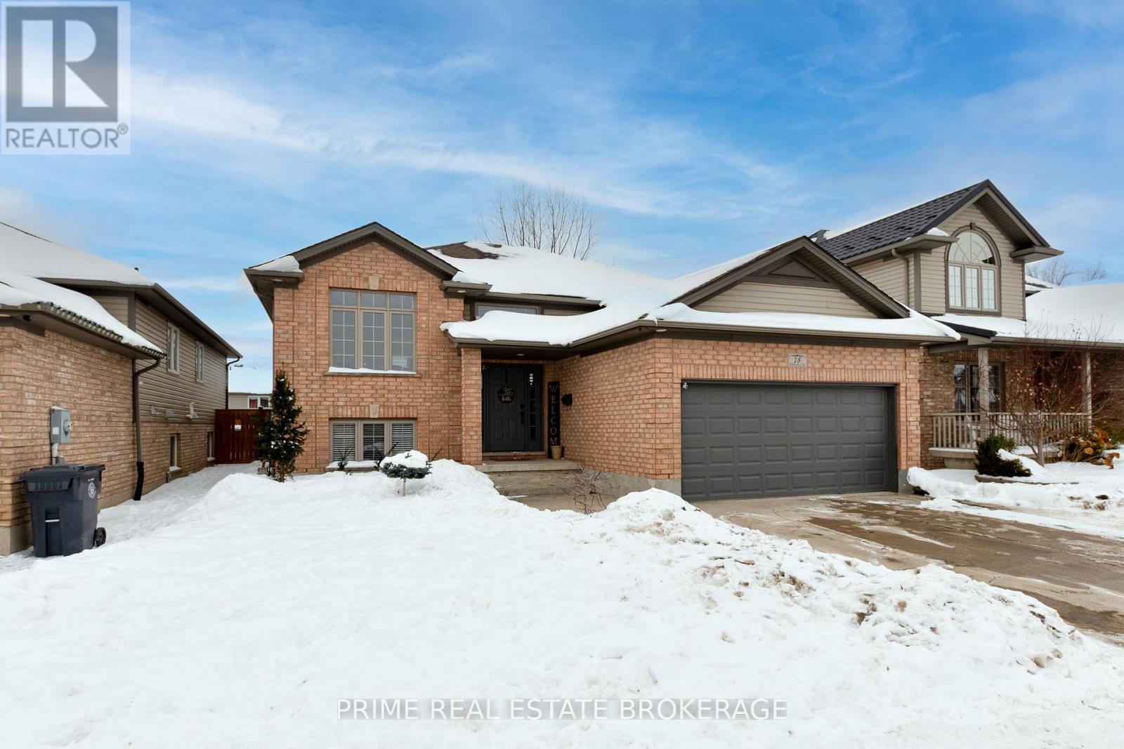 Photo 3 of 48 for 18 Watson Crescent