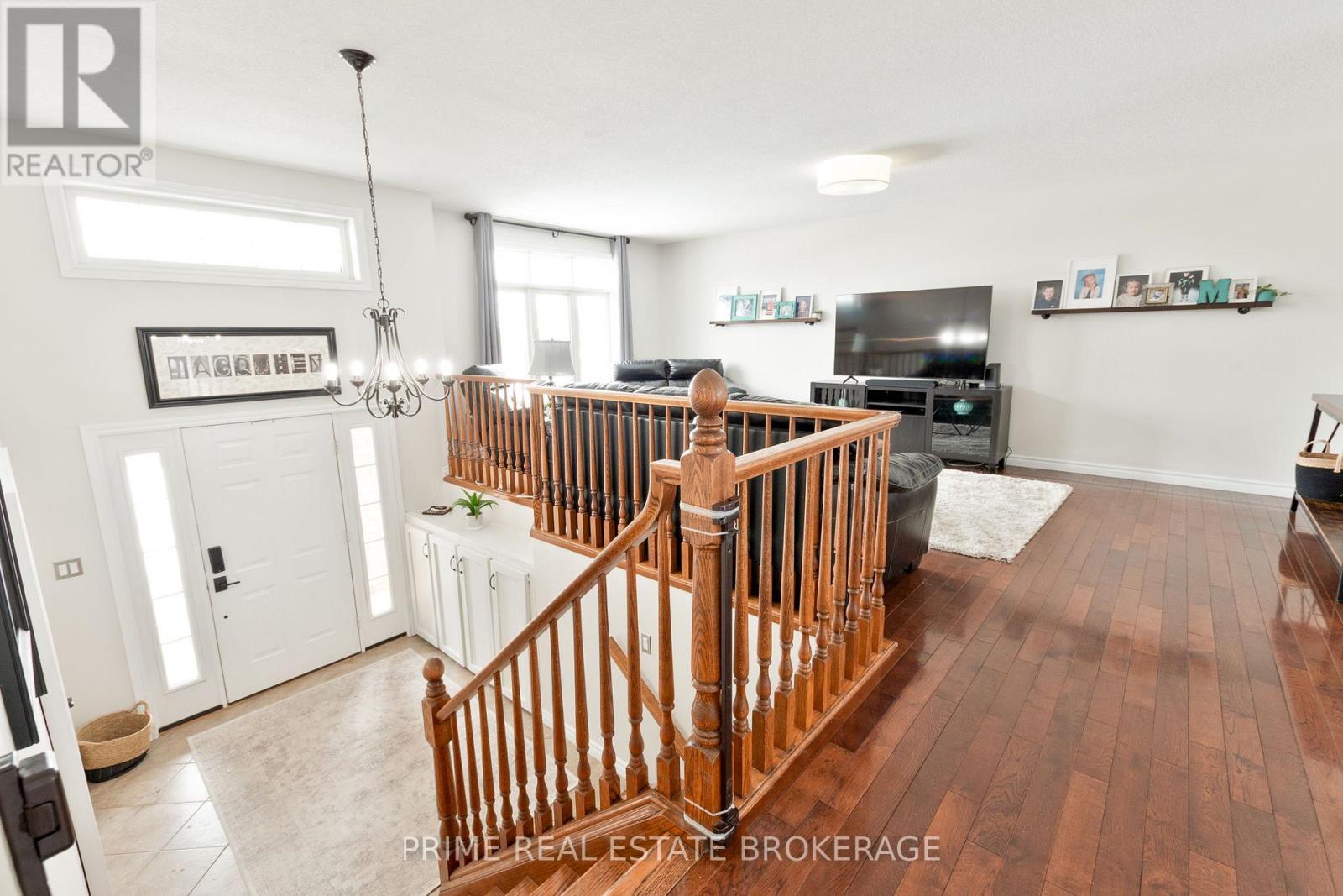 Photo 7 of 48 for 18 Watson Crescent