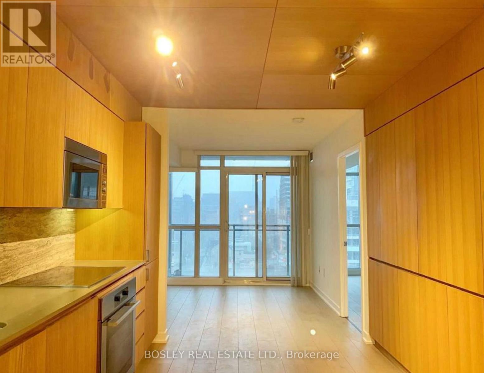 841 - 15 Iceboat Terrace, Toronto, Ontario  M5V 4A5 - Photo 3 - C12754696