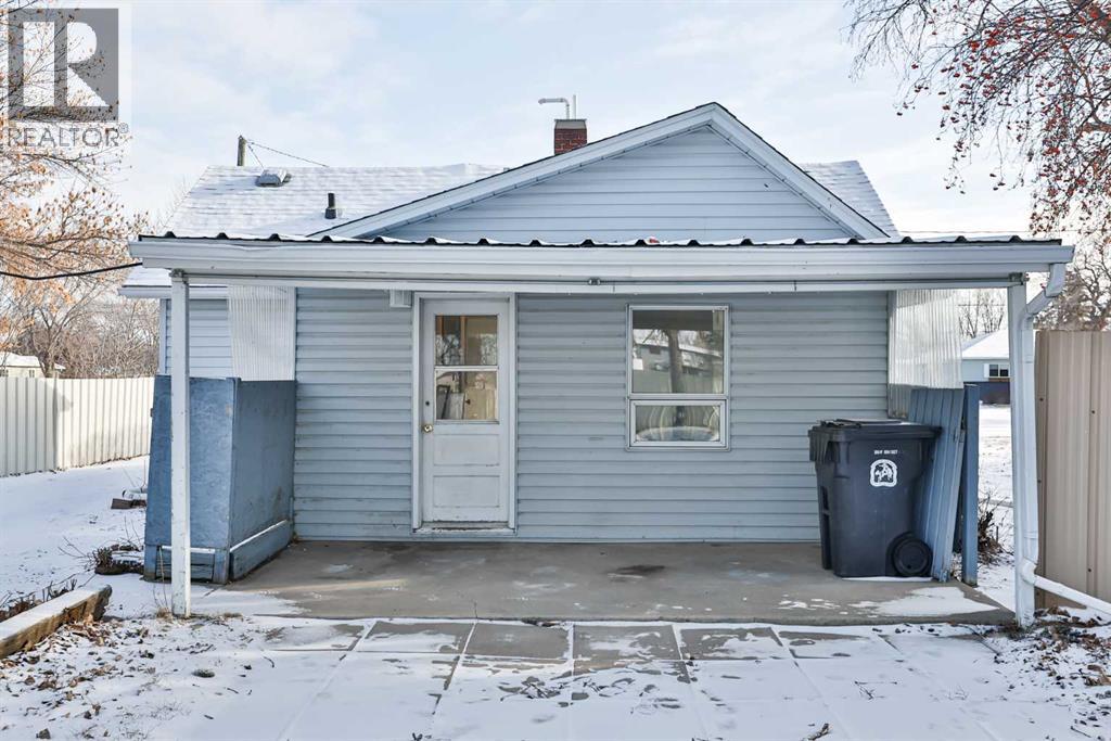 236 N 100 W, Raymond, Alberta  T0K 2S0 - Photo 2 - A2281013