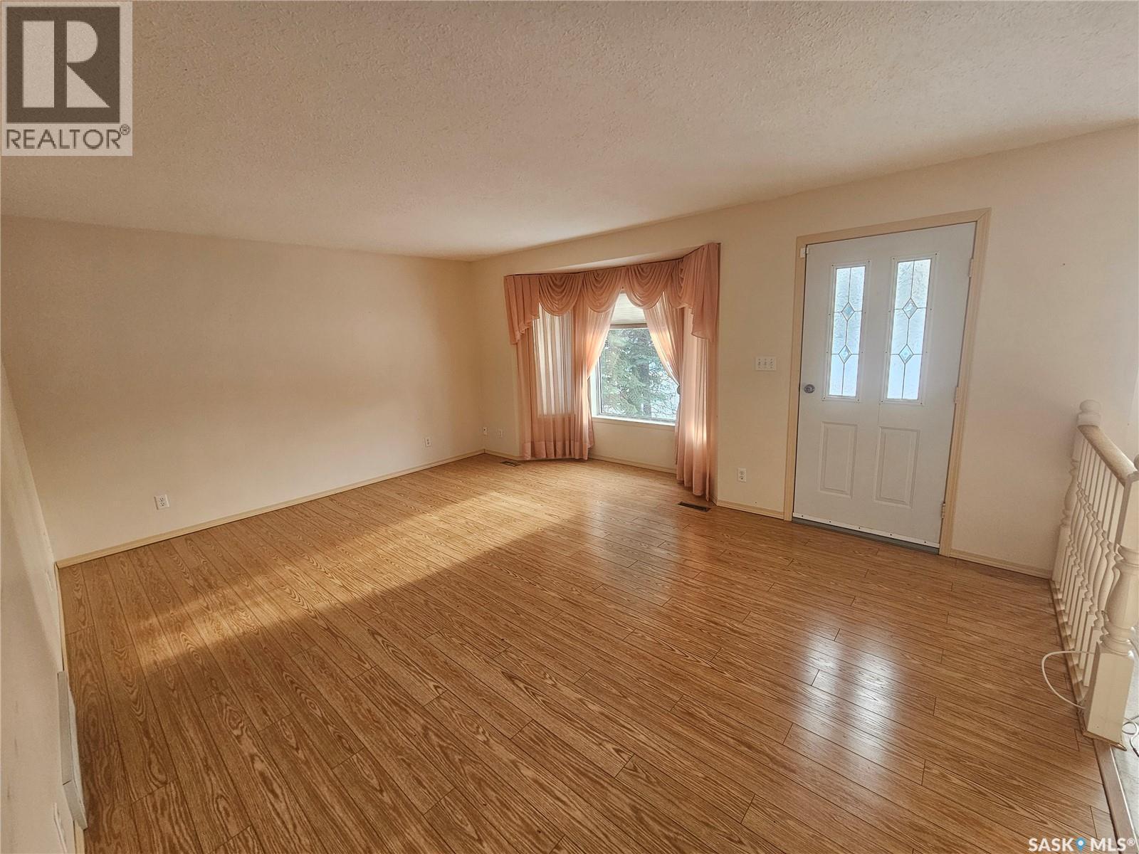 411 3rd Avenue W, Meadow Lake, Saskatchewan  S9X 1B8 - Photo 2 - SK013134