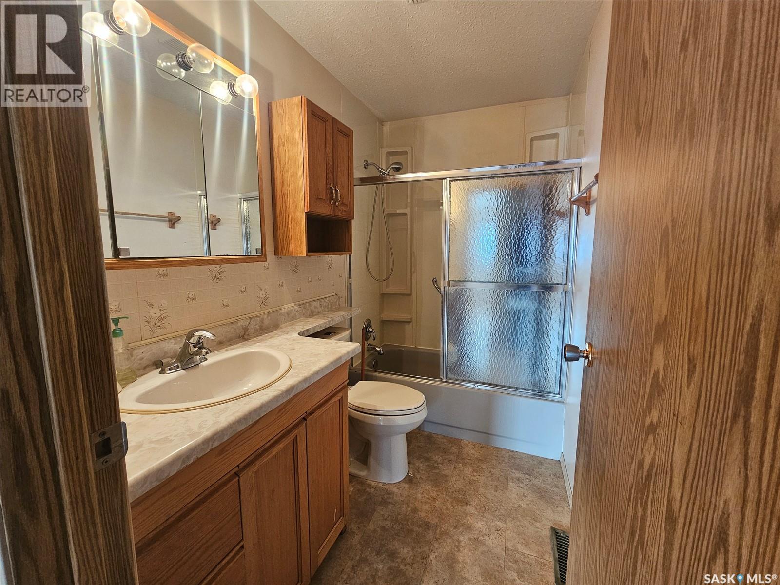 411 3rd Avenue W, Meadow Lake, Saskatchewan  S9X 1B8 - Photo 10 - SK013134