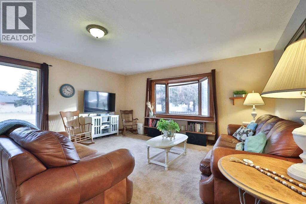 95 N 250 W, Raymond, Alberta  T0K 2S0 - Photo 11 - A2282993