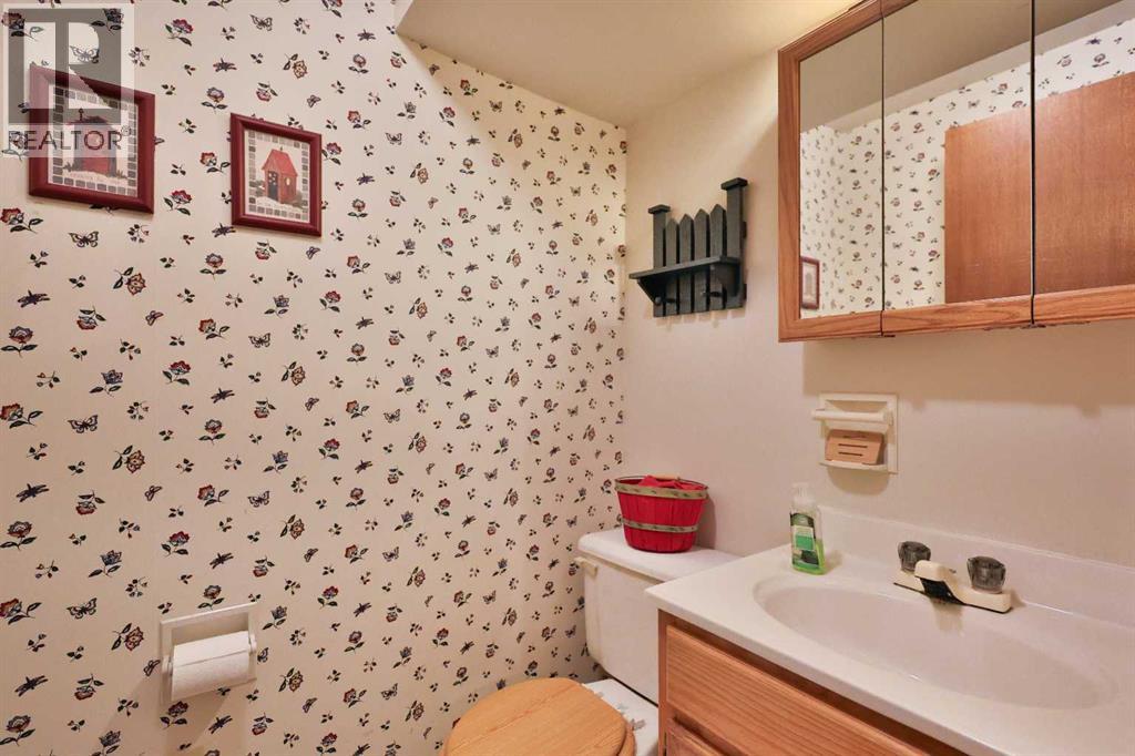 95 N 250 W, Raymond, Alberta  T0K 2S0 - Photo 40 - A2282993