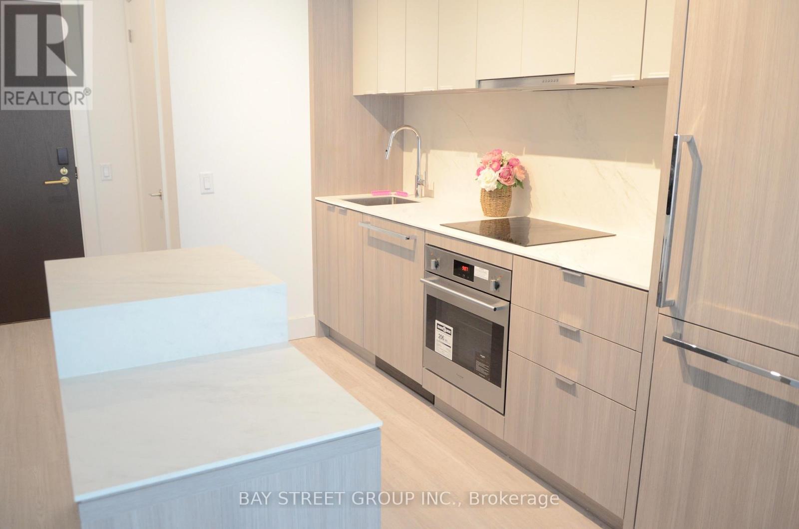 #504 - 6 Greenbriar Road, Toronto, Ontario  M2K 0H6 - Photo 1 - C12756290