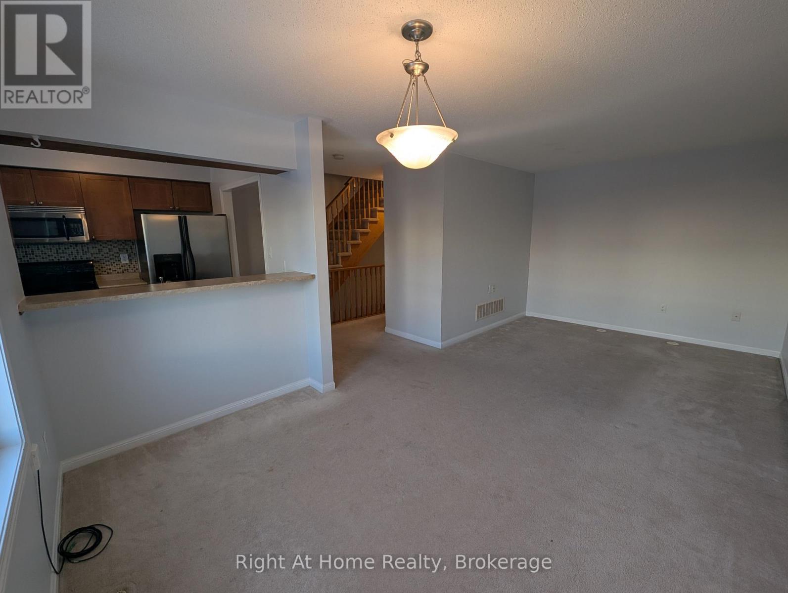 650 Frank Place, Milton, Ontario  L9T 0P8 - Photo 4 - W12754344