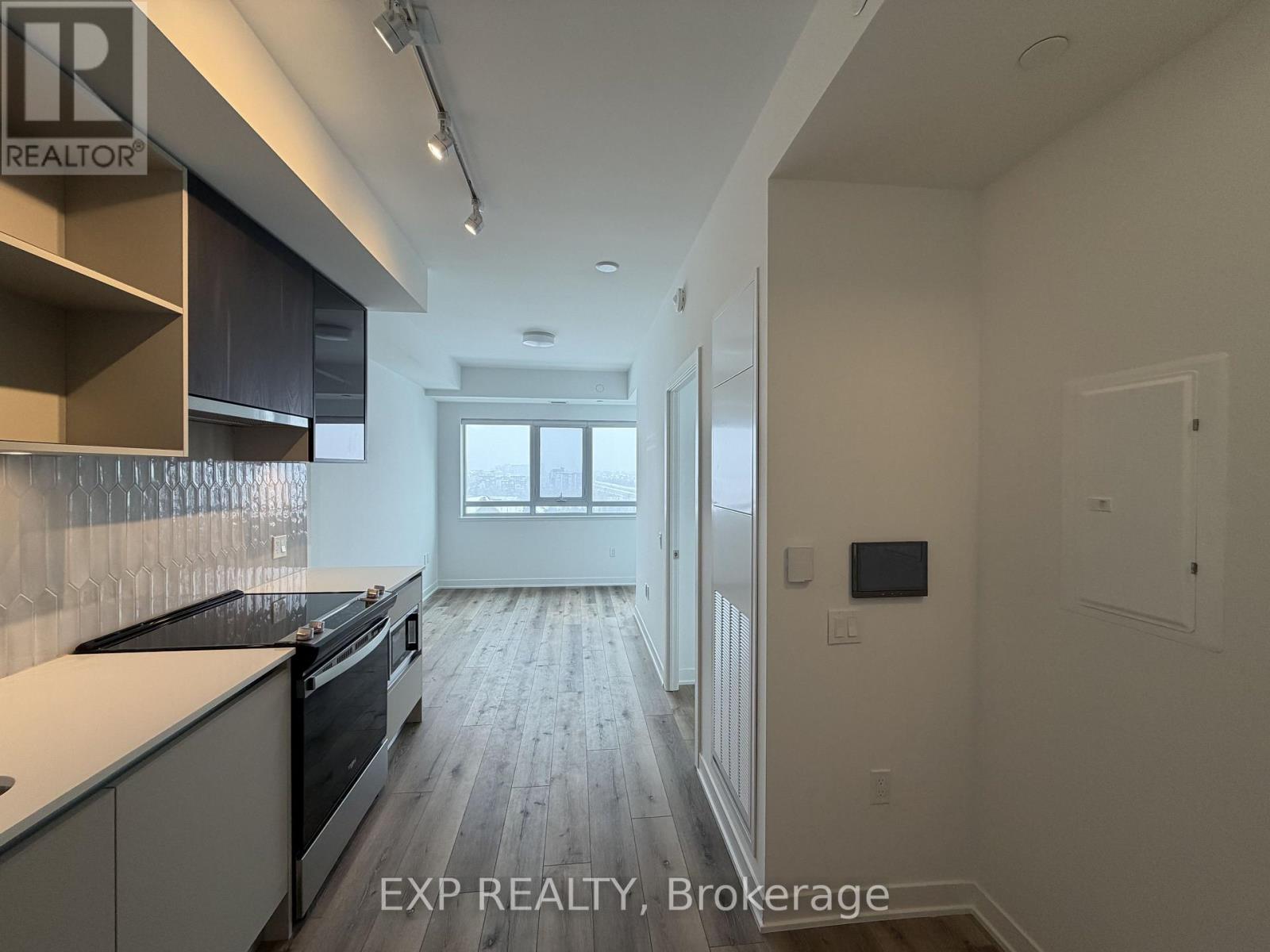 628 - 395 Dundas Street W, Oakville, Ontario  L6M 5R8 - Photo 2 - W12756936