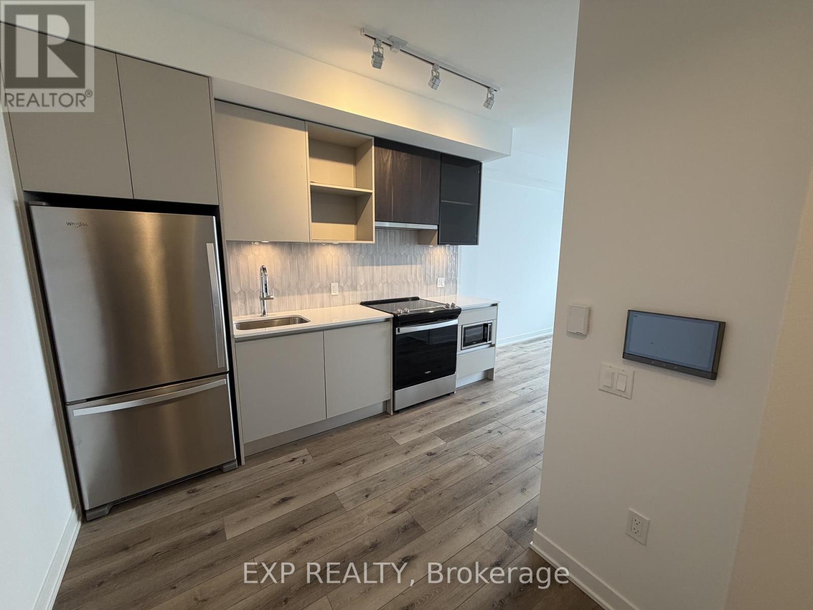 628 - 395 Dundas Street W, Oakville, Ontario  L6M 5R8 - Photo 3 - W12756936