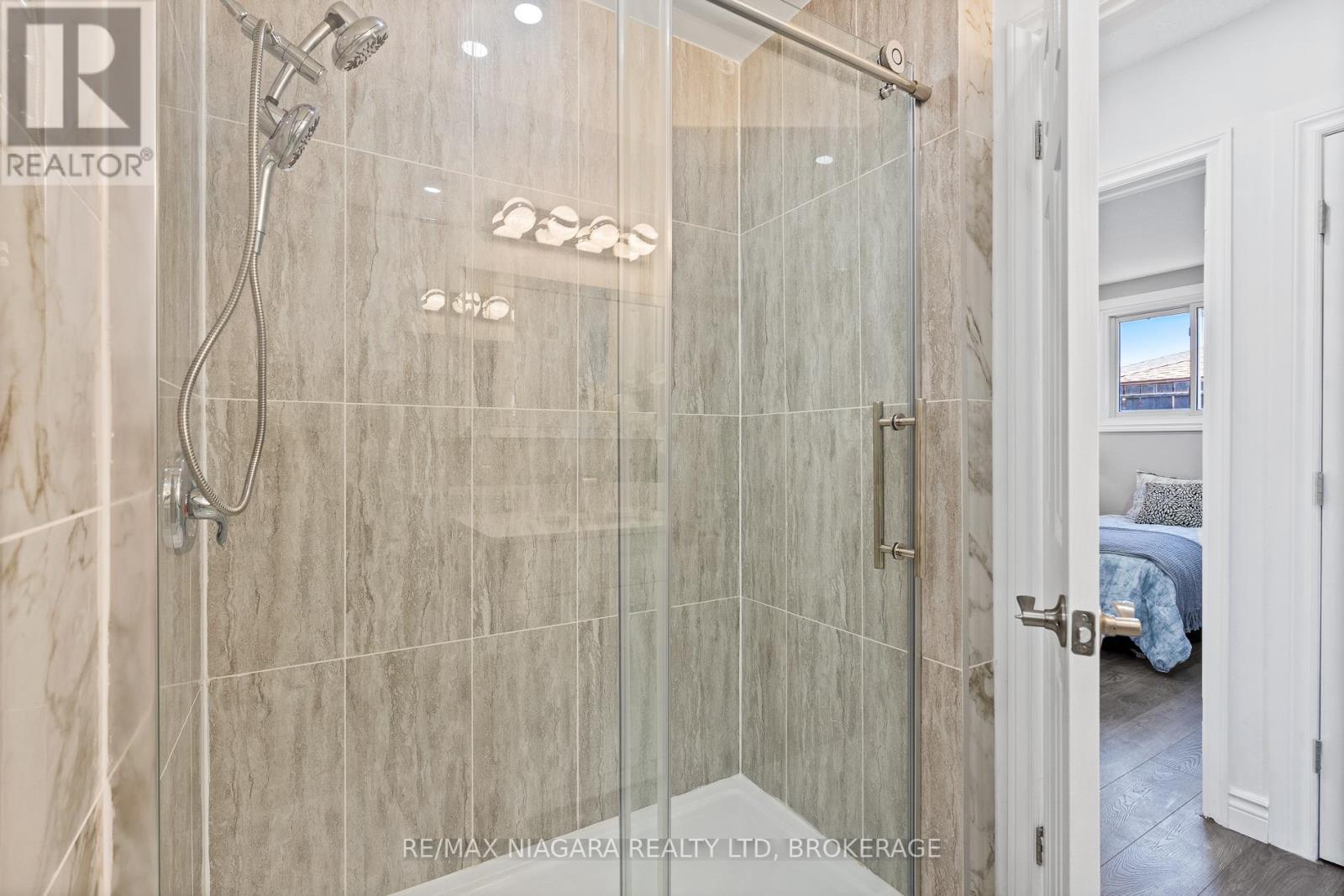 Upper - 8235 Paddock Trail Drive, Niagara Falls (Ascot), Ontario  L2H 1X1 - Photo 17 - X12758220