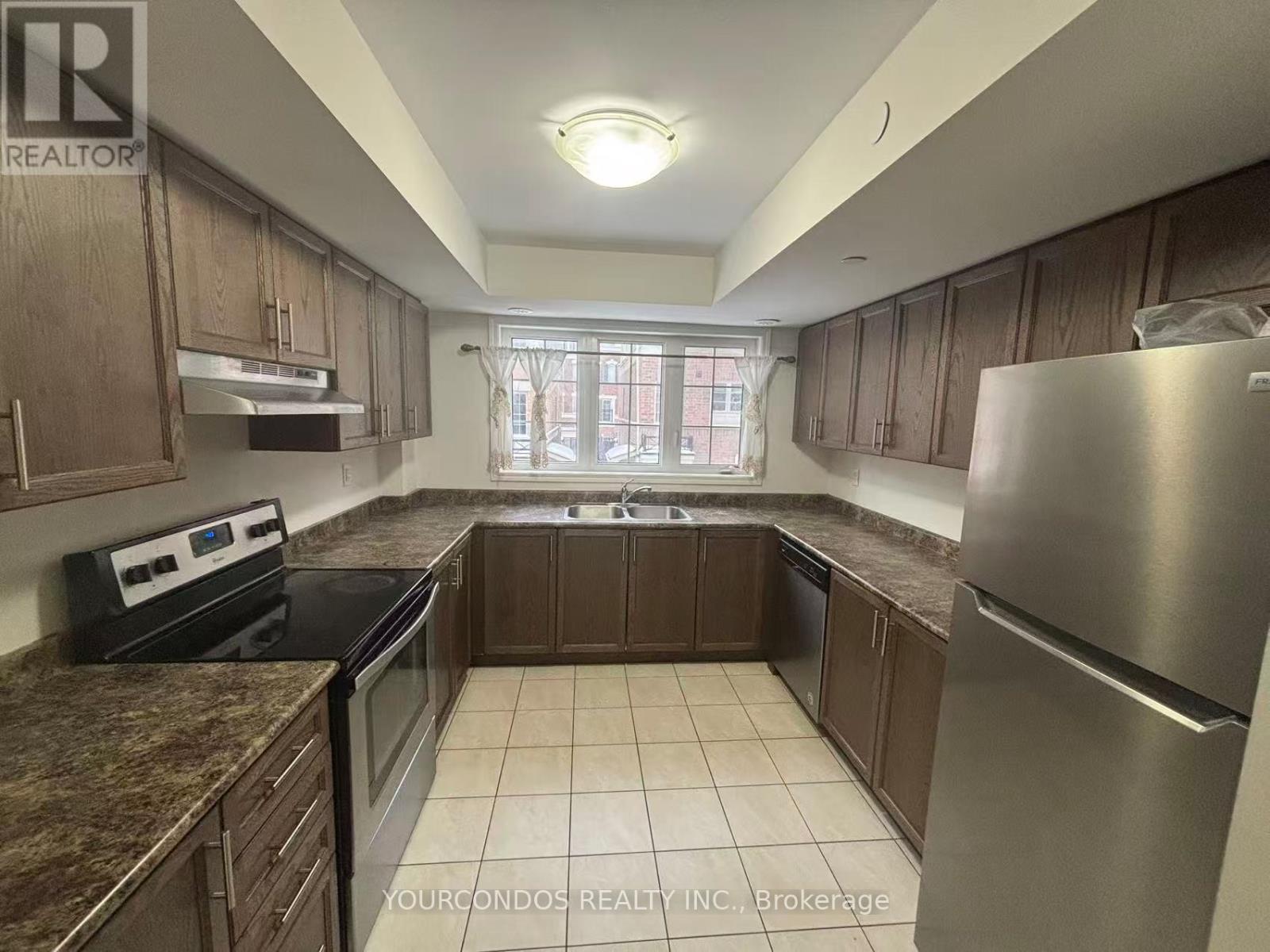 38 Filly Path, Oshawa, Ontario  L1L 0K9 - Photo 5 - E12637896