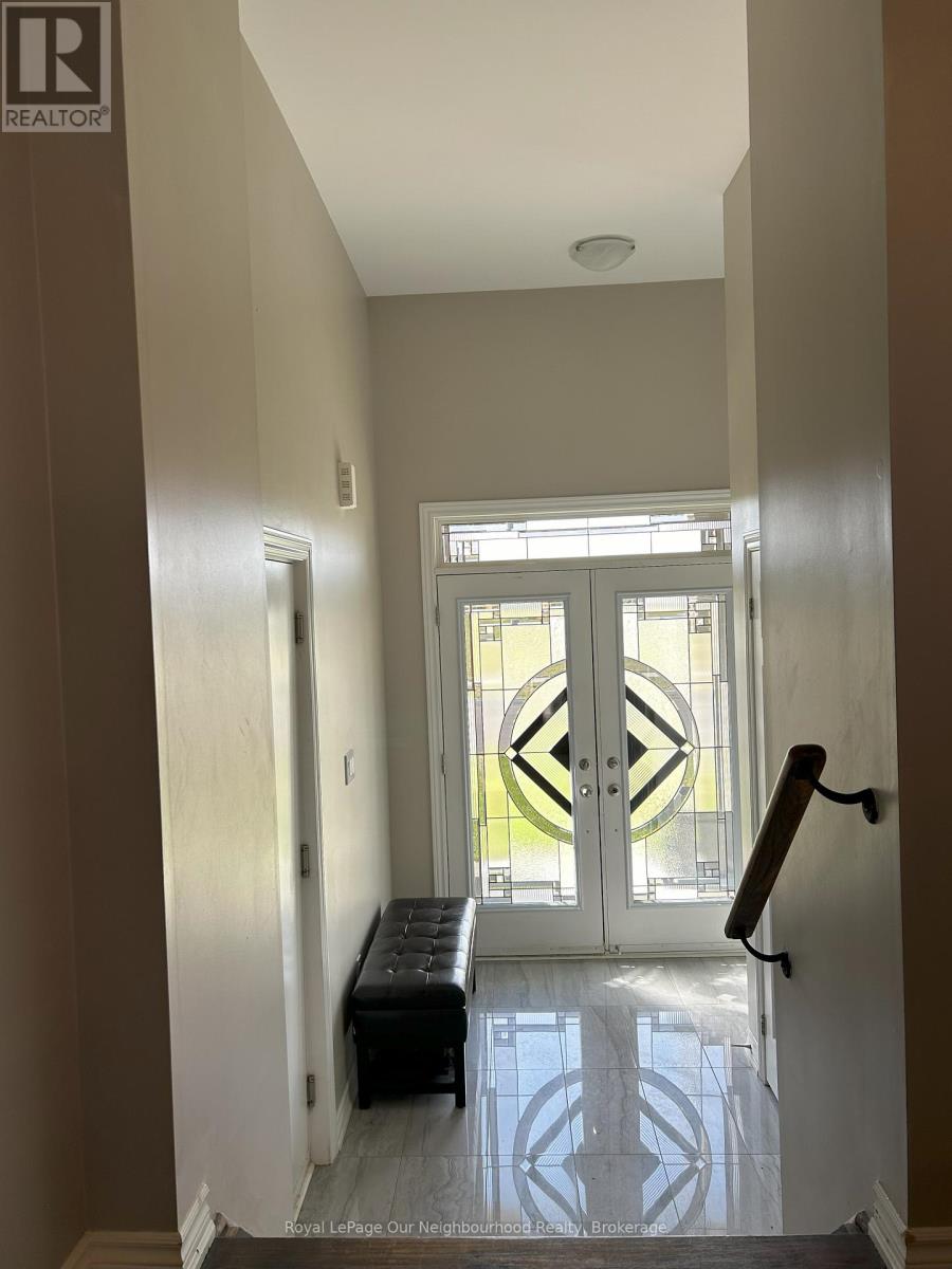 249 Fleetwood Drive, Oshawa, Ontario  L1K 3E8 - Photo 4 - E12754978