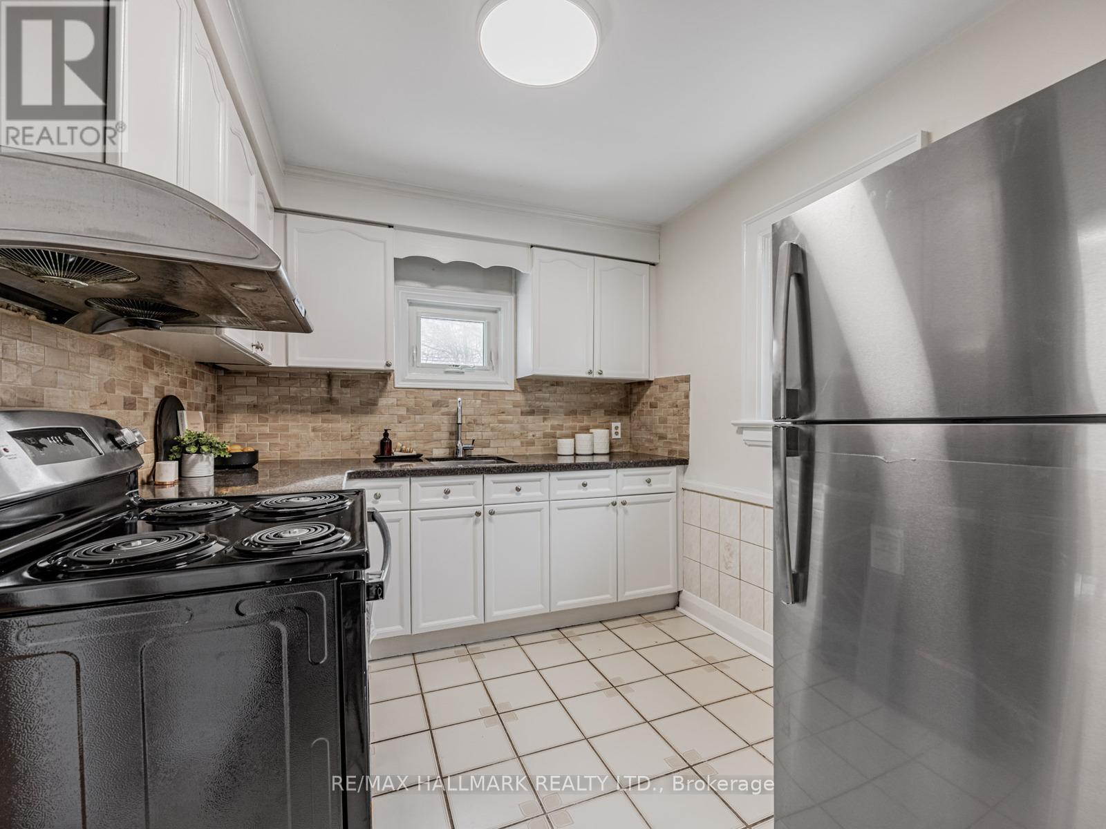 419 Mortimer Avenue, Toronto, Ontario  M4J 2E8 - Photo 13 - E12757794