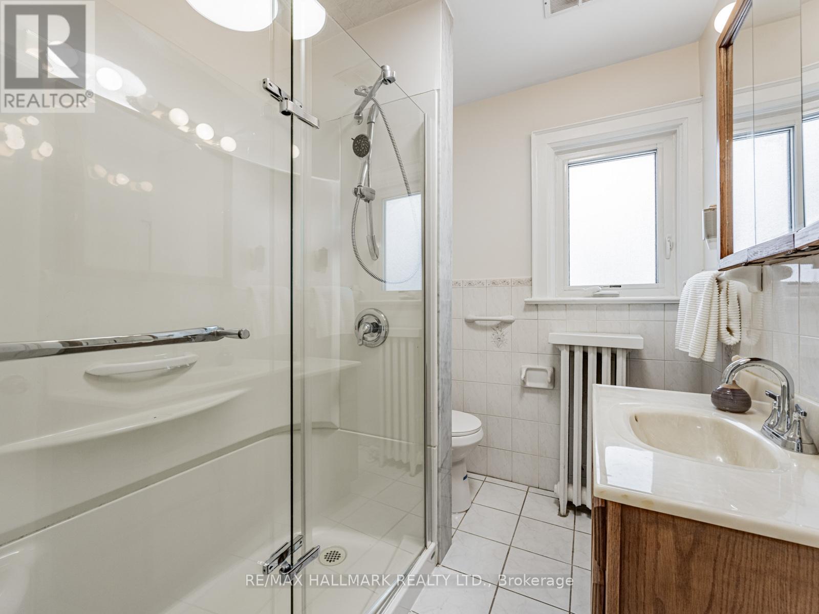 419 Mortimer Avenue, Toronto, Ontario  M4J 2E8 - Photo 19 - E12757794