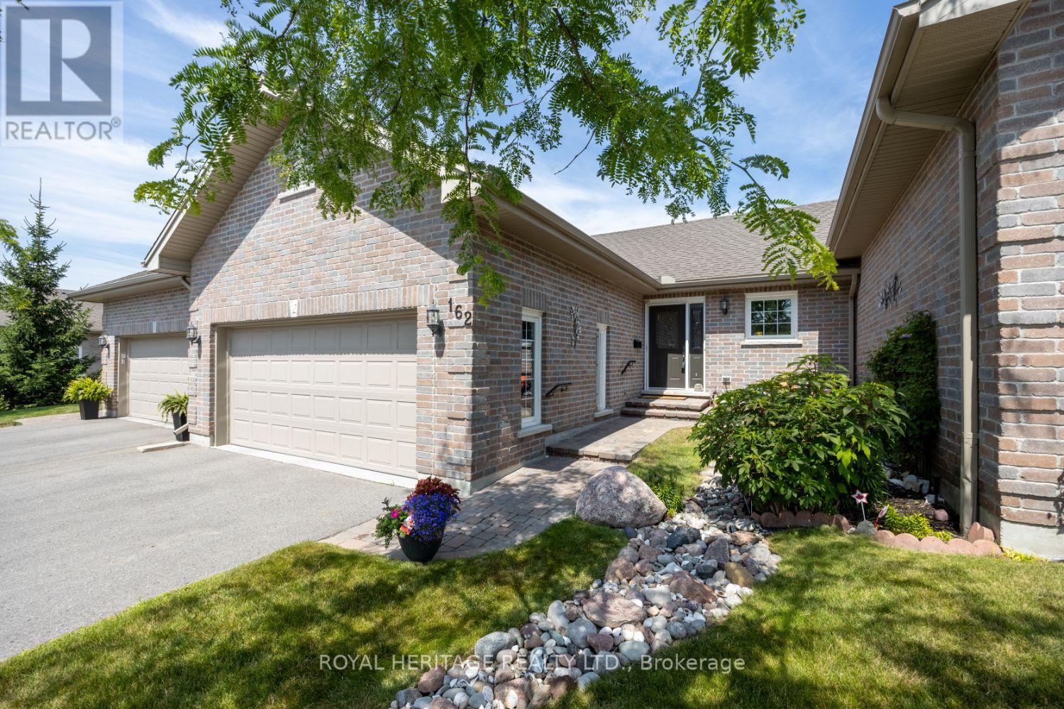 162 - 301 Carnegie Avenue, Peterborough (Northcrest Ward 5), Ontario  K9L 1G9 - Photo 2 - X12754588