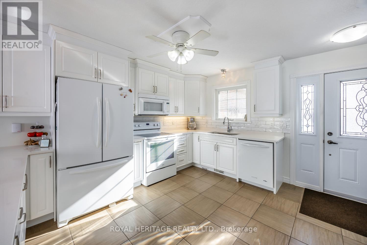 162 - 301 Carnegie Avenue, Peterborough (Northcrest Ward 5), Ontario  K9L 1G9 - Photo 11 - X12754588