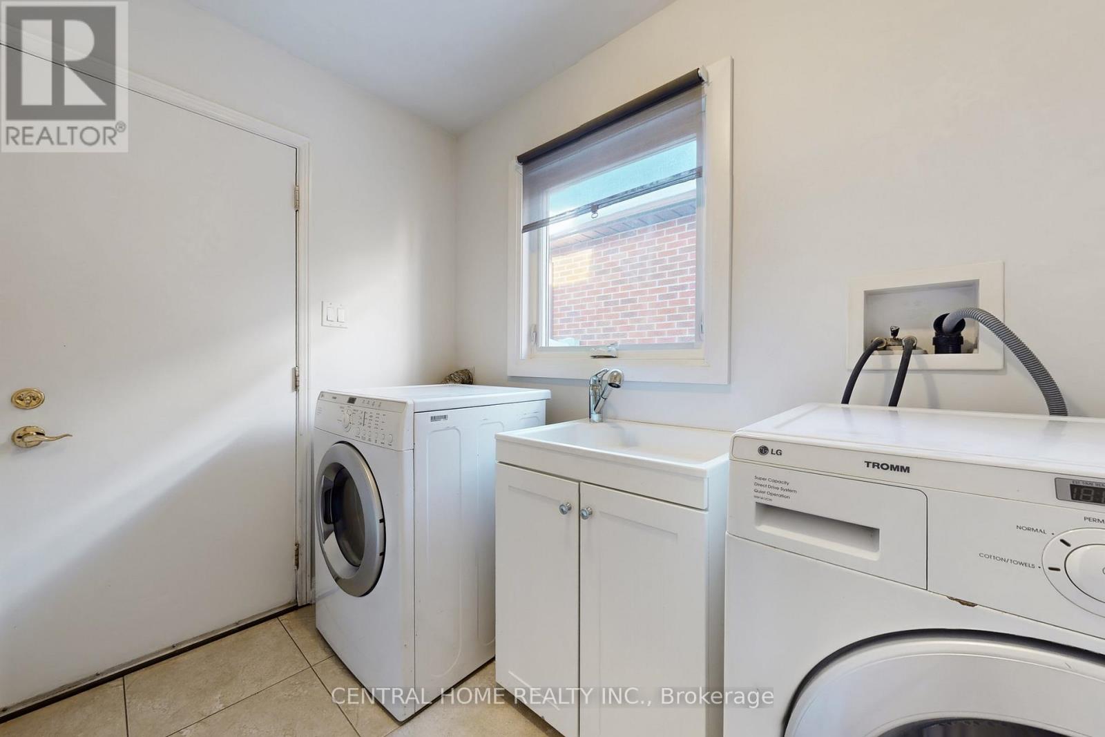 30 Moffat Crescent E, Aurora, Ontario  L4G 4Z8 - Photo 6 - N12659972