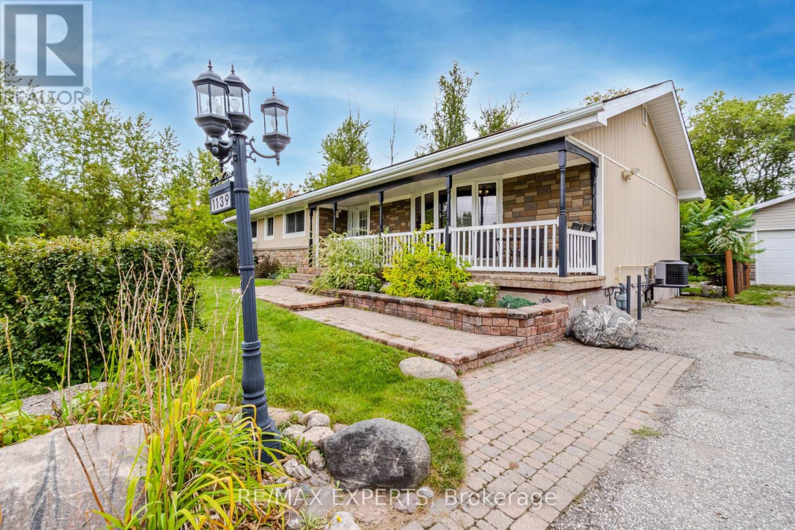 1139 Belle Aire Beach Road, Innisfil, Ontario  L0L 1C0 - Photo 2 - N12745138