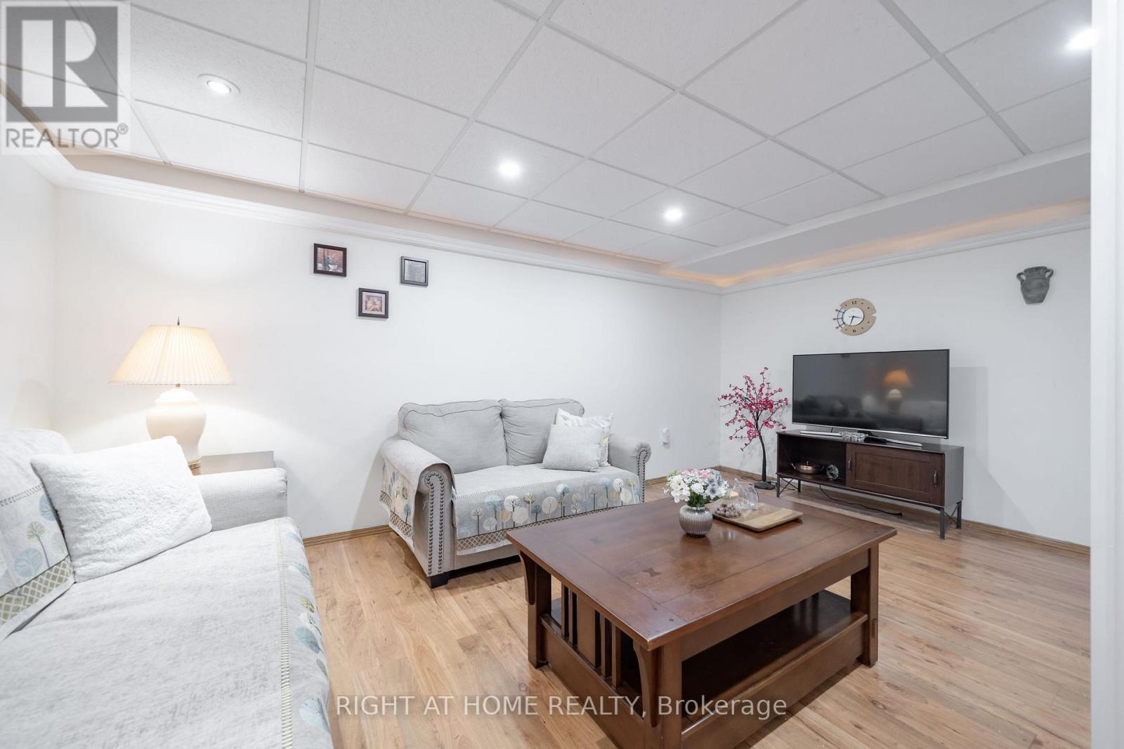 21 - 370 Riddell Court, Newmarket, Ontario  L3Y 8M8 - Photo 32 - N12677304