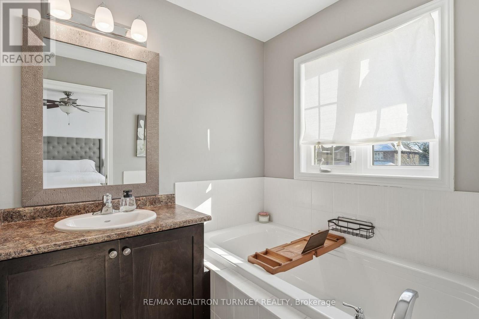 86 Donald Stewart Crescent, East Gwillimbury, Ontario  L0G 1M0 - Photo 13 - N12753692