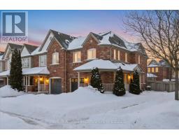 90 COLLIS DRIVE, Aurora, Ontario