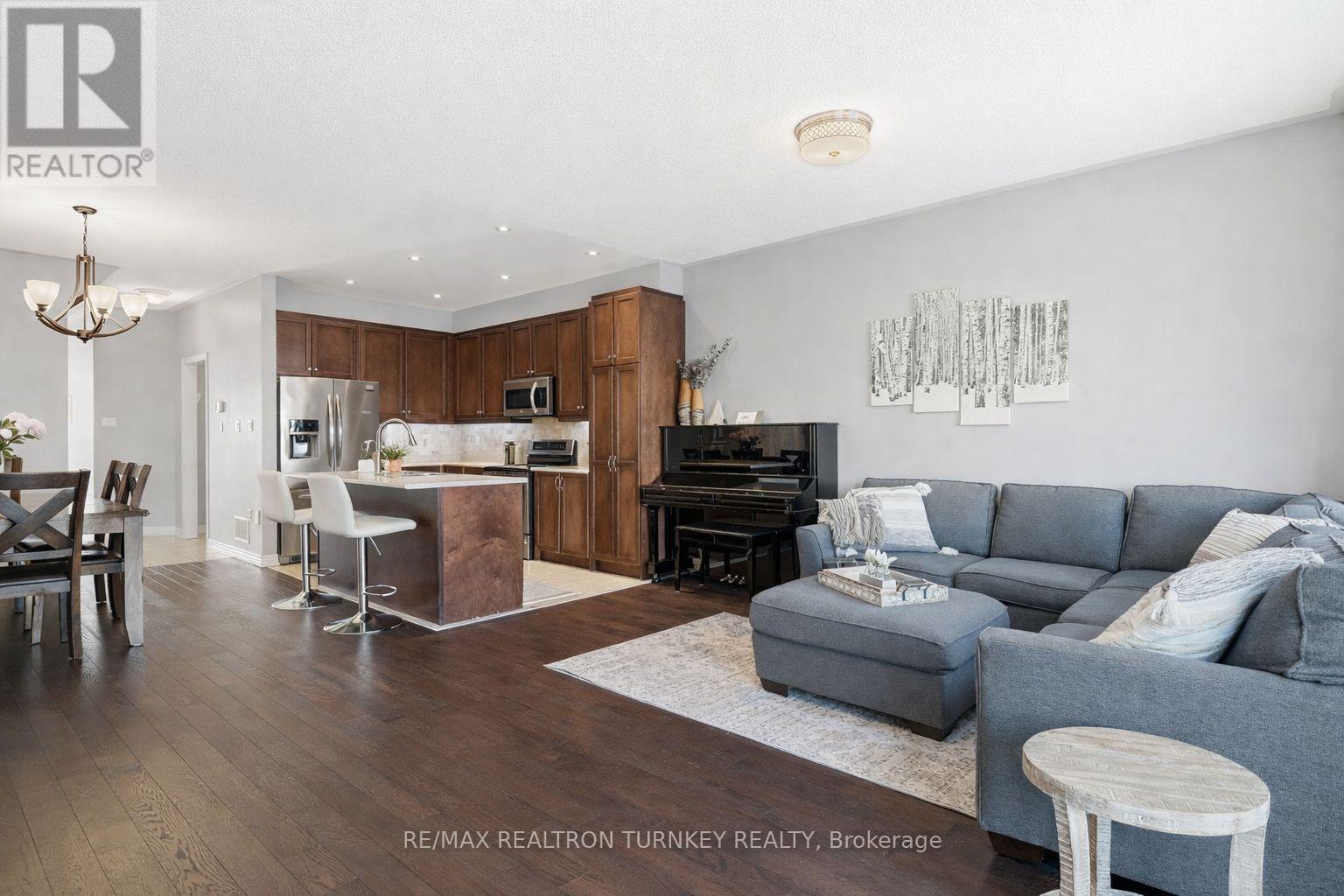 86 Donald Stewart Crescent, East Gwillimbury, Ontario  L0G 1M0 - Photo 5 - N12753692