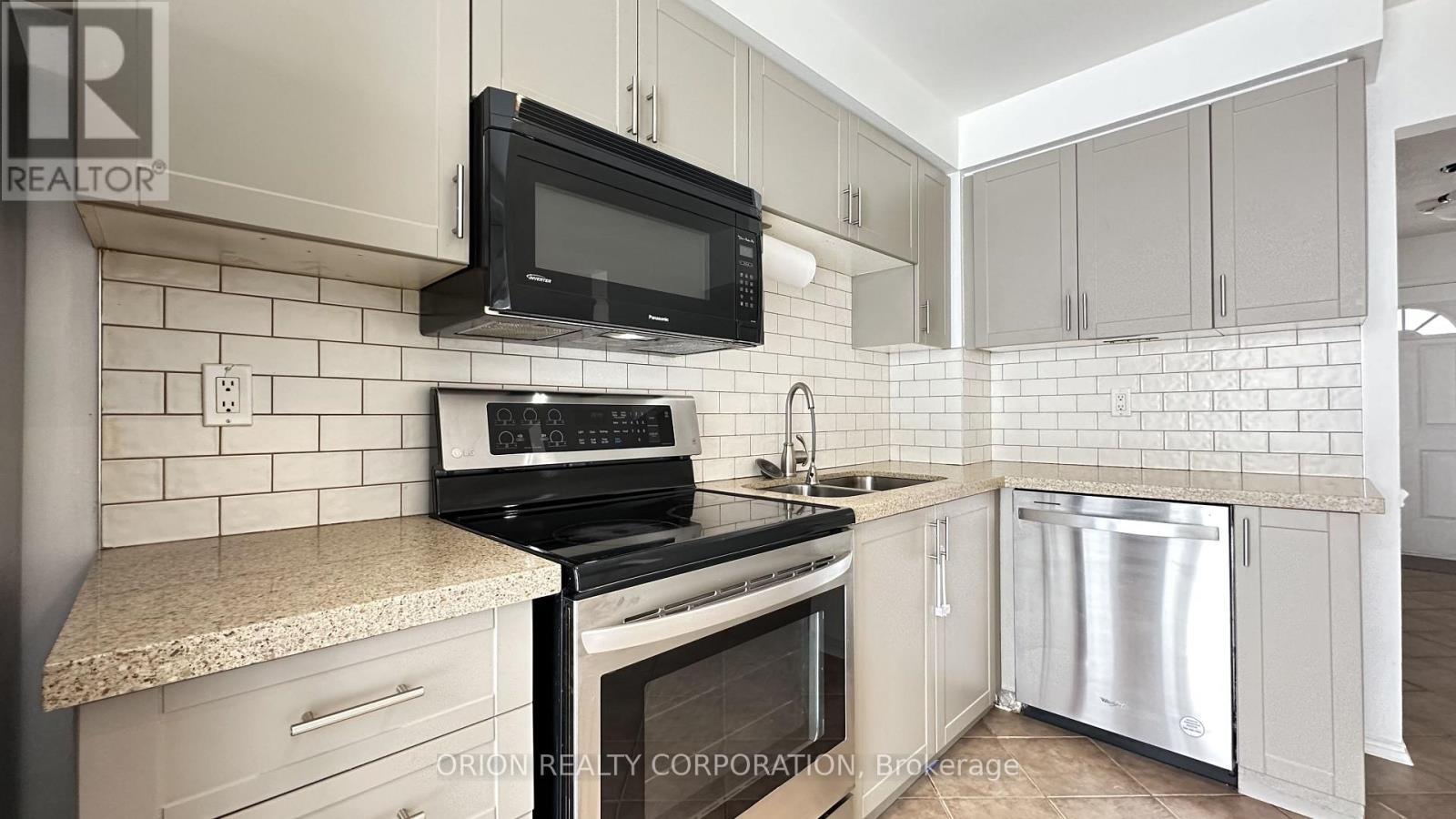 1264 Coleman Court, Innisfil (Alcona), Ontario  L9S 1X4 - Photo 4 - N12755348