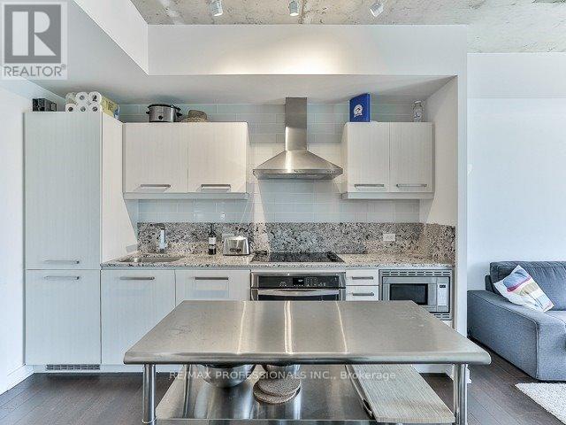 1006 - 15 Beverley Street, Toronto, Ontario  M5T 0B3 - Photo 9 - C12759122