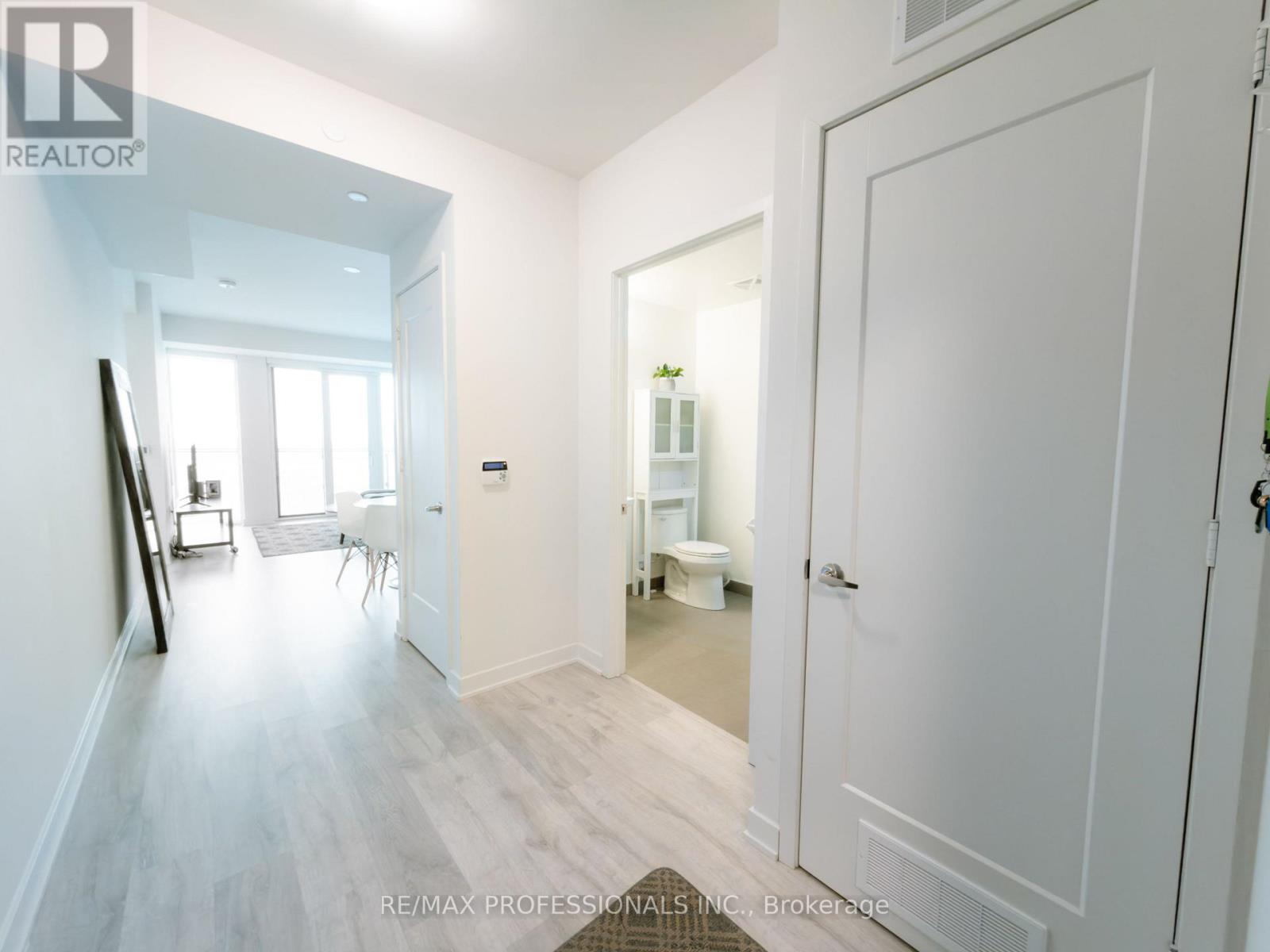 2902 - 70 Princess Street, Toronto, Ontario  M5A 0X6 - Photo 2 - C12759210