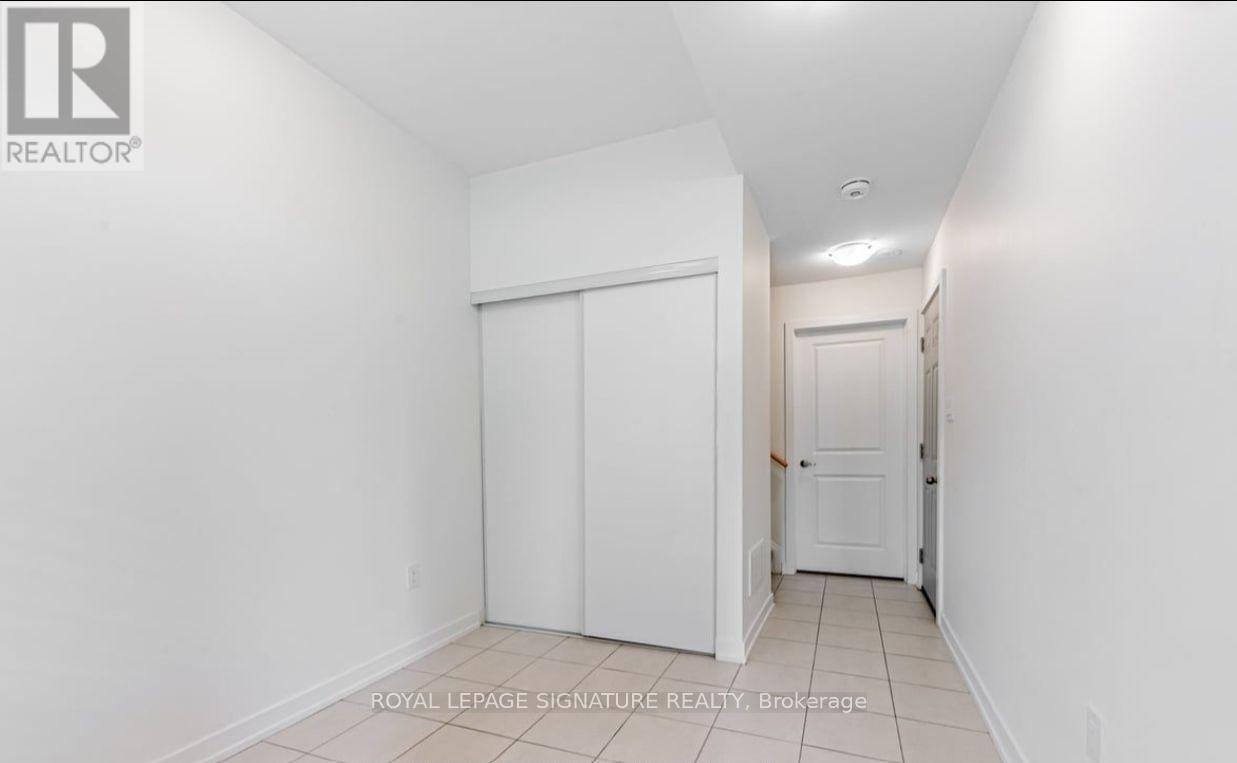 5 Antrin Street, Vaughan (Vaughan Grove), Ontario  L4L 0L6 - Photo 4 - N12757768