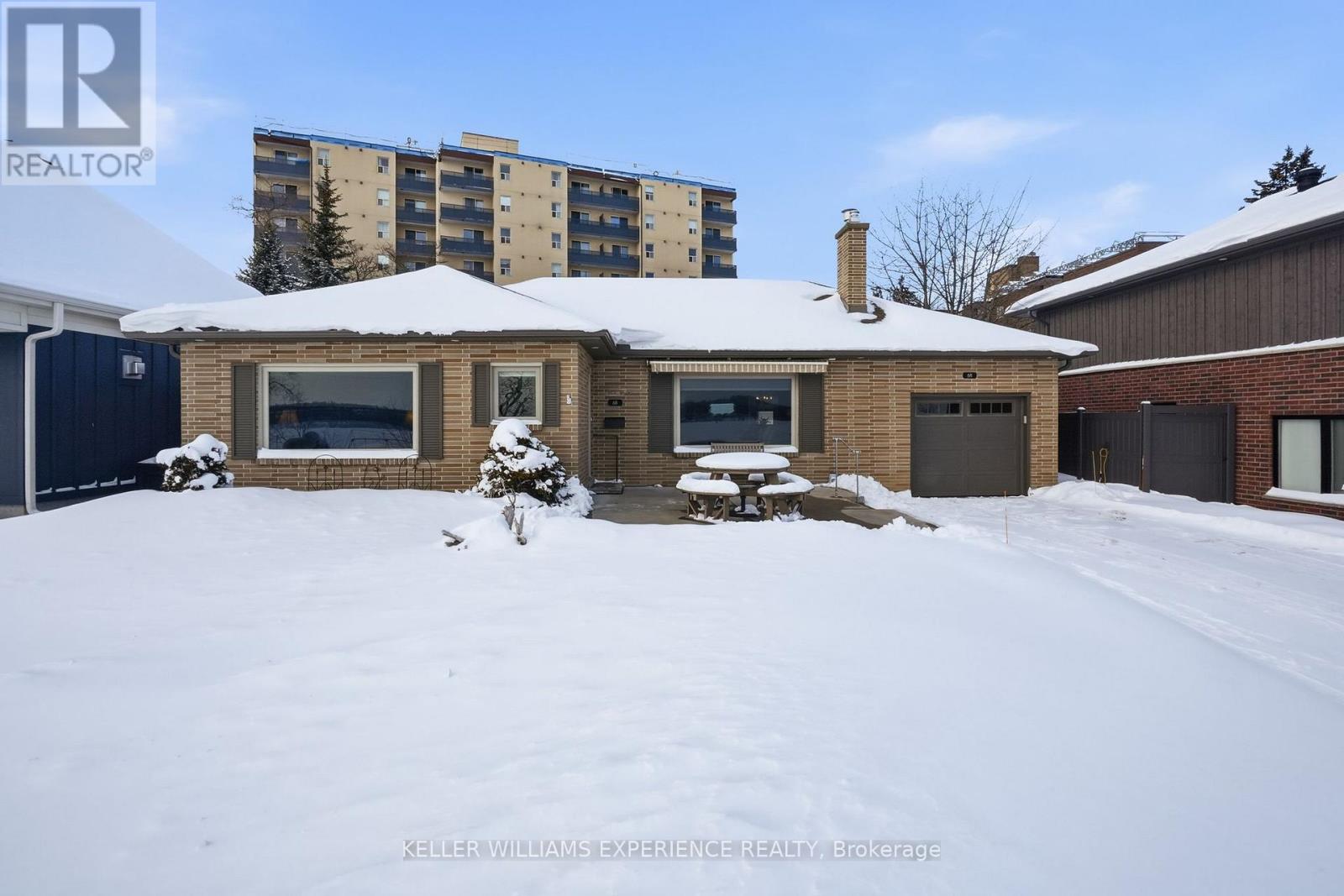 68 Kempenfelt Drive, Barrie, Ontario  L4M 1C1 - Photo 7 - S12753032